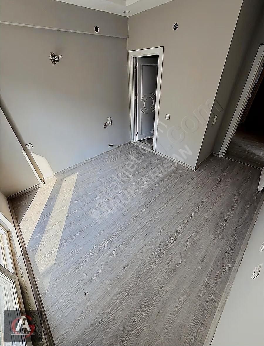 Faruk Arısan'dan Akarsu Manzaralı Ebeveyn Banyolu Geniş 2+1 - Görsel 3