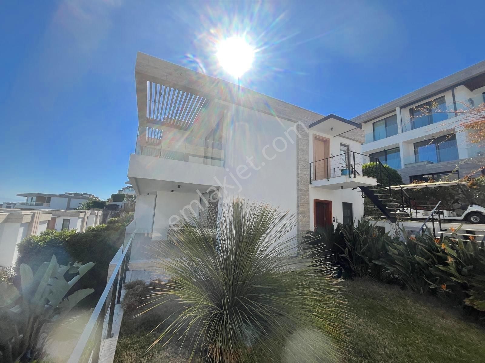 Bodrum Asarlık'ta Denize Sıfır, Markalı Bir Yaşam / 3+1 Dubleks - Görsel 11