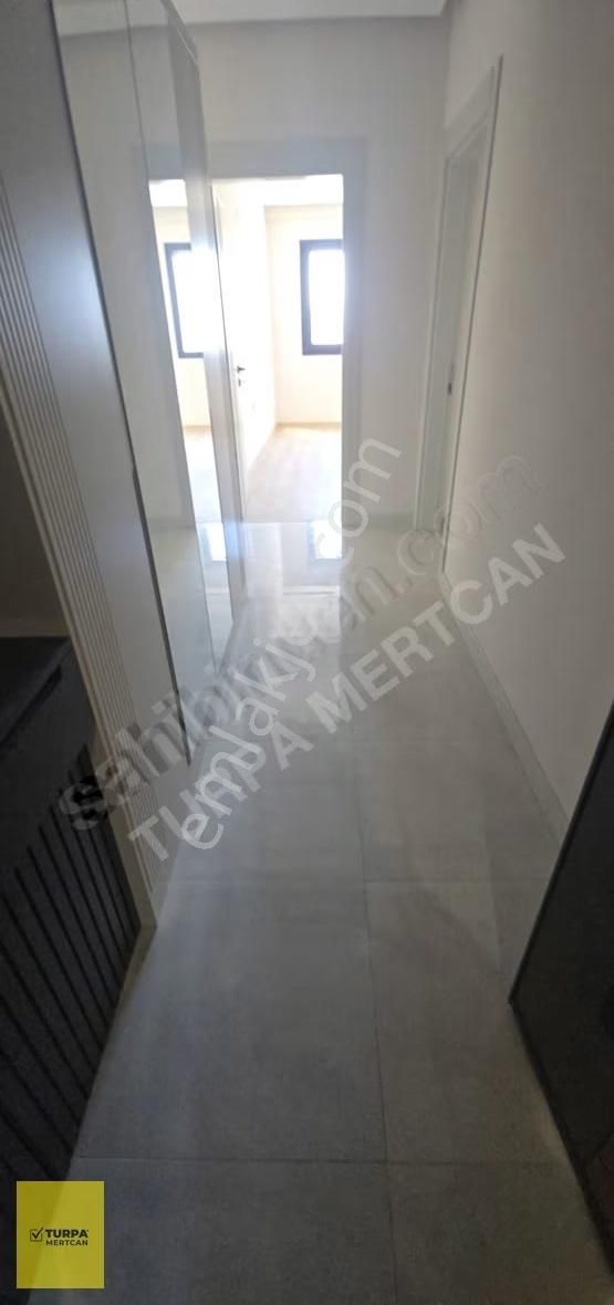 Bayraklı Ankara Cad.üzeri Metro Yakını Satılık 3+1 Daire - Görsel 2