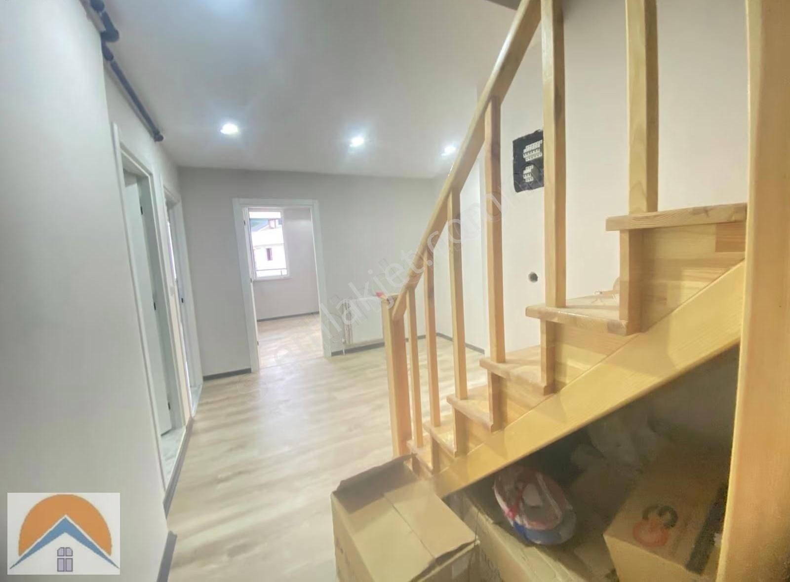 Ekşioğlu Mh. De Çatı Dubleks 4+2 180 M2