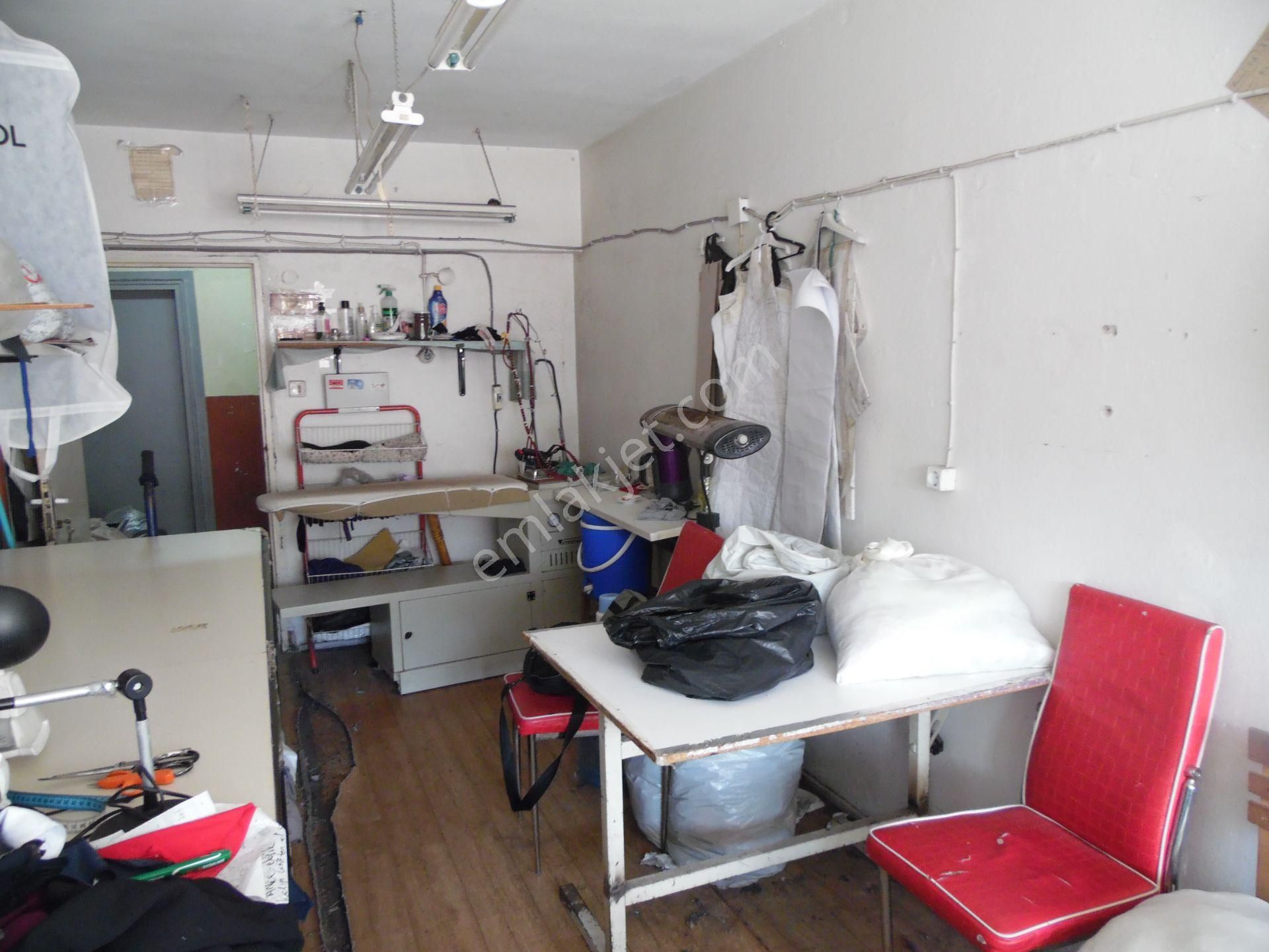 Konak Kemeraltı Harputlu İşhanında Satılık 1+0 Büro/ofis