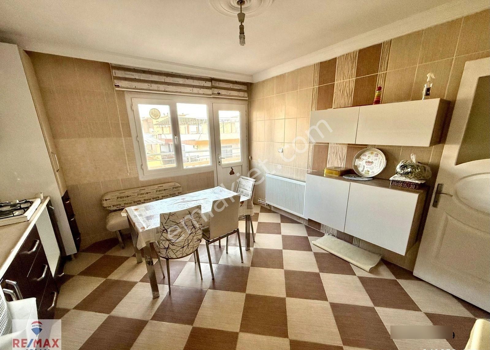 Osmangazi Mahallesi İbrahim Galip Caddesinde 2+1 Kiralık Daire - Görsel 9