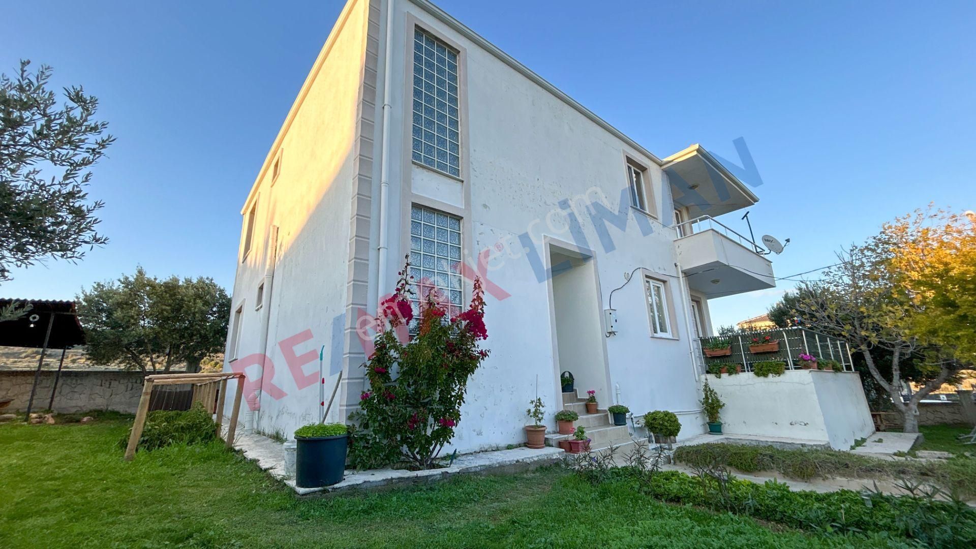 Ayvalık Küçükköyde Panoramik Manzaralı Satılık Müstakil Ev