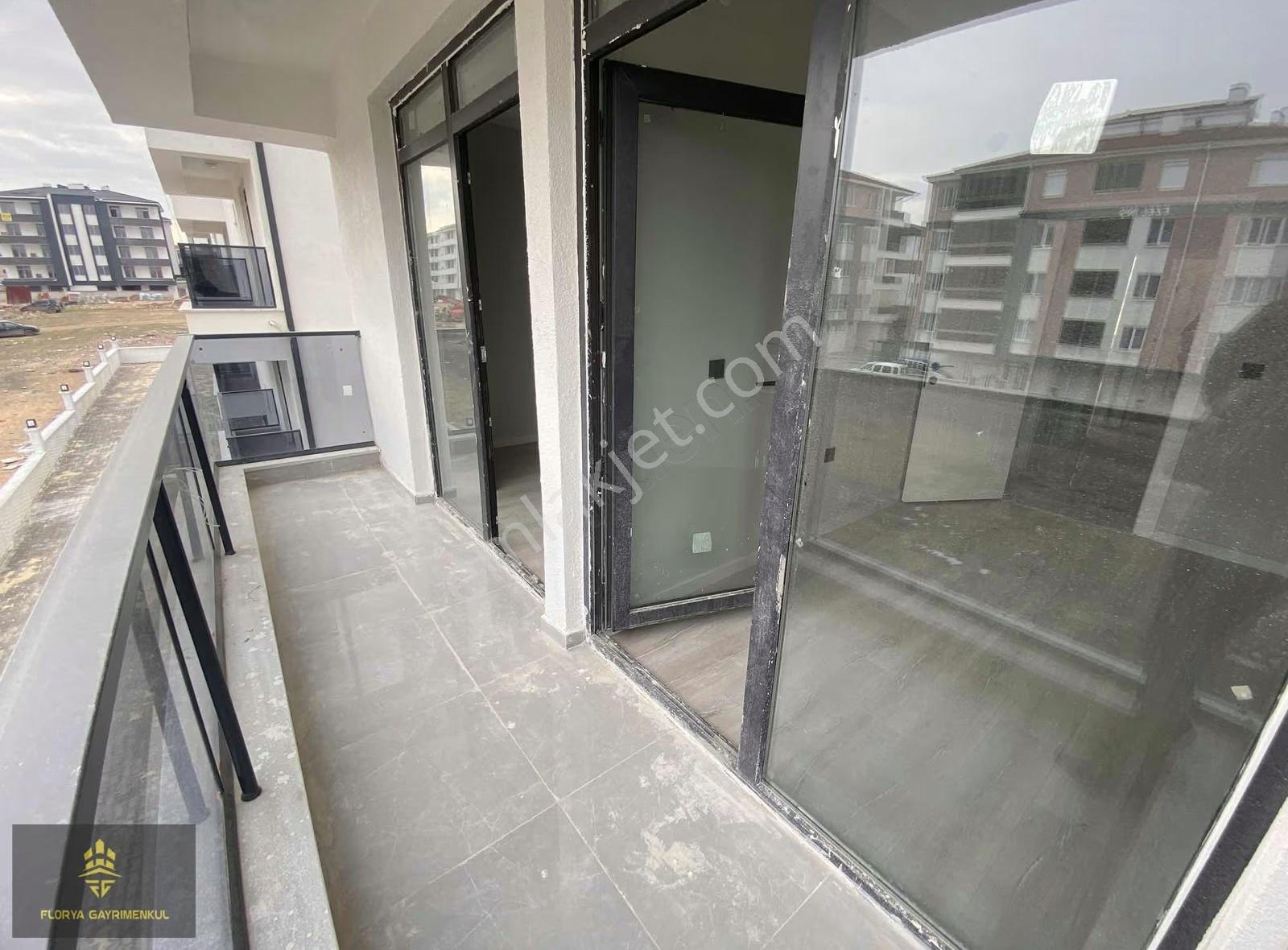 Florya'dan Site İçi Sıfır Zeminden Isıtmalı 2+1 Daire - Görsel 10