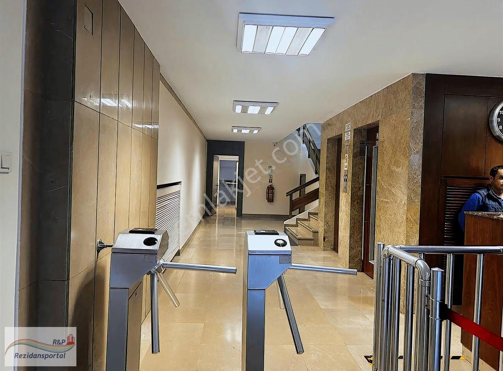 Büyükdere Cadde Üzeri Astoryaya Komşu Kiralık 300 M2 Temiz Kat - Görsel 24