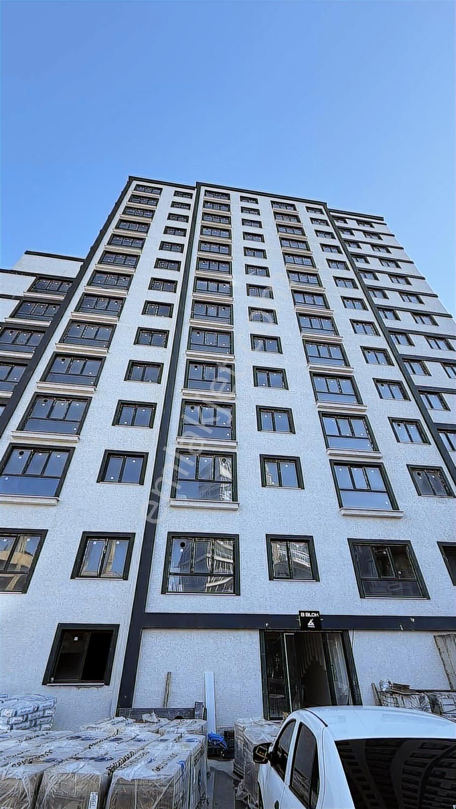 Esenyurtun En Gözde Sitesin De Full Konspet Satılık 1+1 Daire