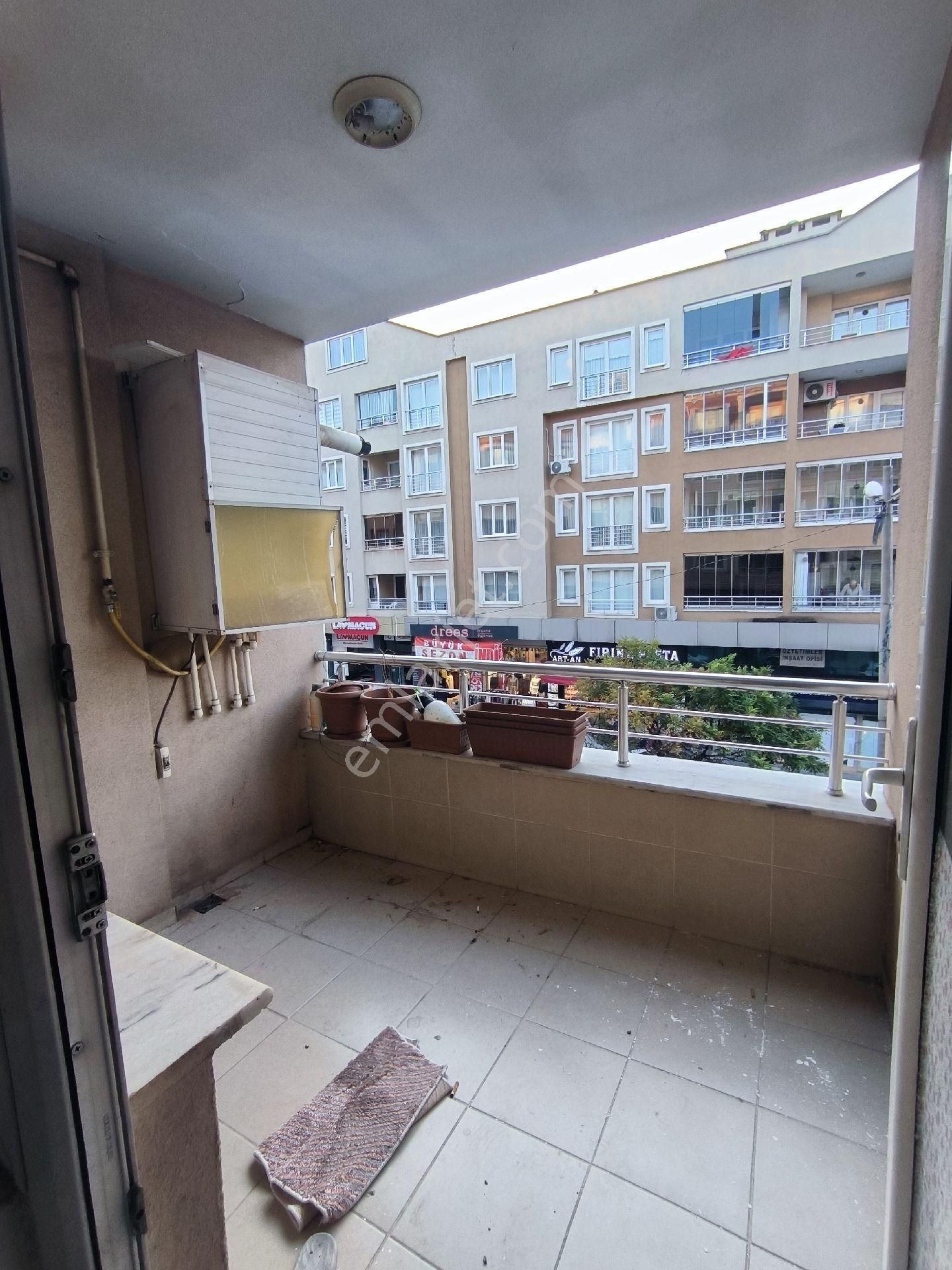 Dikkaldırım'da Ana Cadde Üzeri Kiralık 1+1 (90m2 ) Daire - Görsel 19
