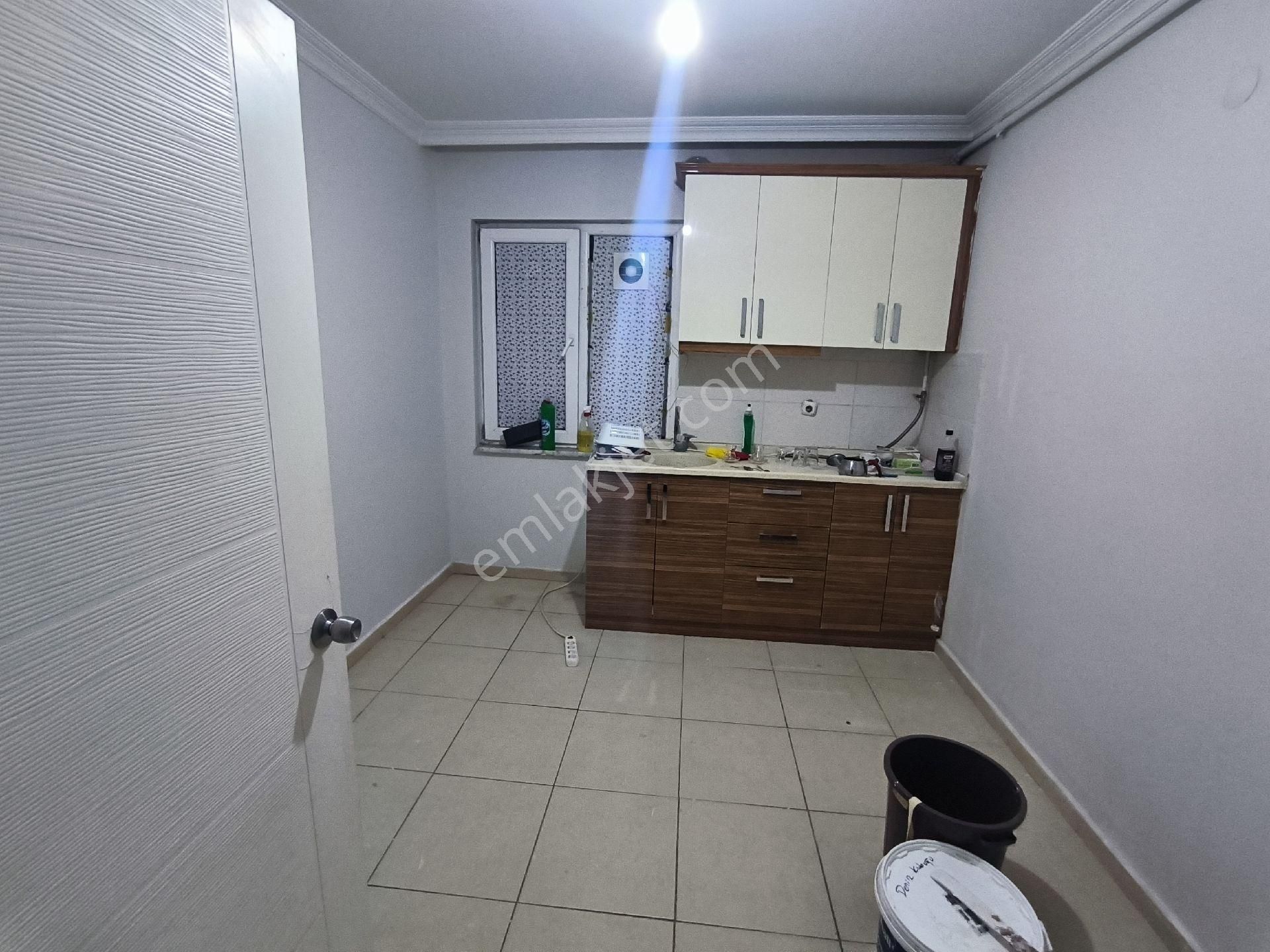 Dikkaldırım'da Ana Cadde Üzeri Kiralık 1+1 (90m2 ) Daire - Görsel 8