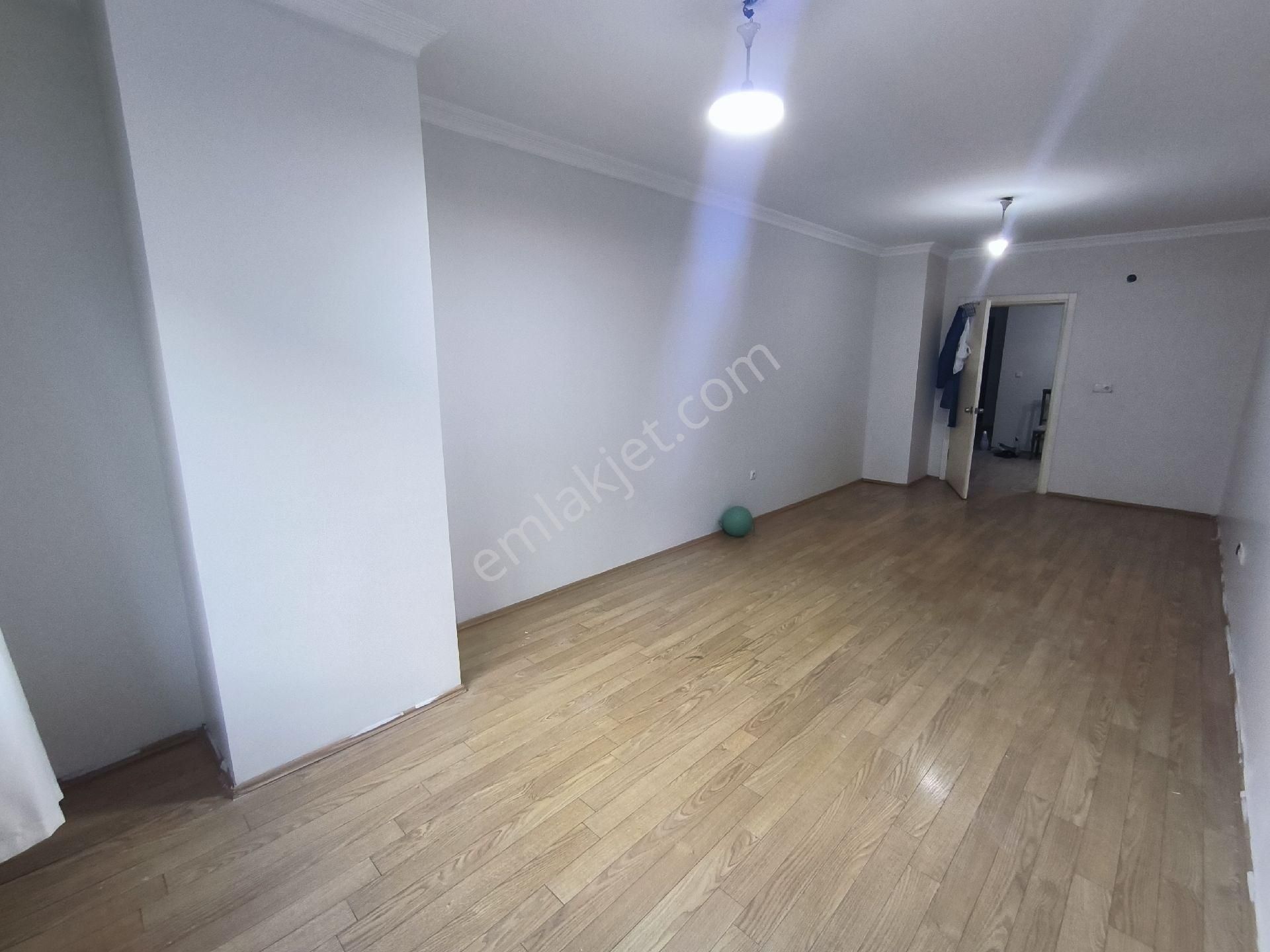 Dikkaldırım'da Ana Cadde Üzeri Kiralık 1+1 (90m2 ) Daire - Görsel 15