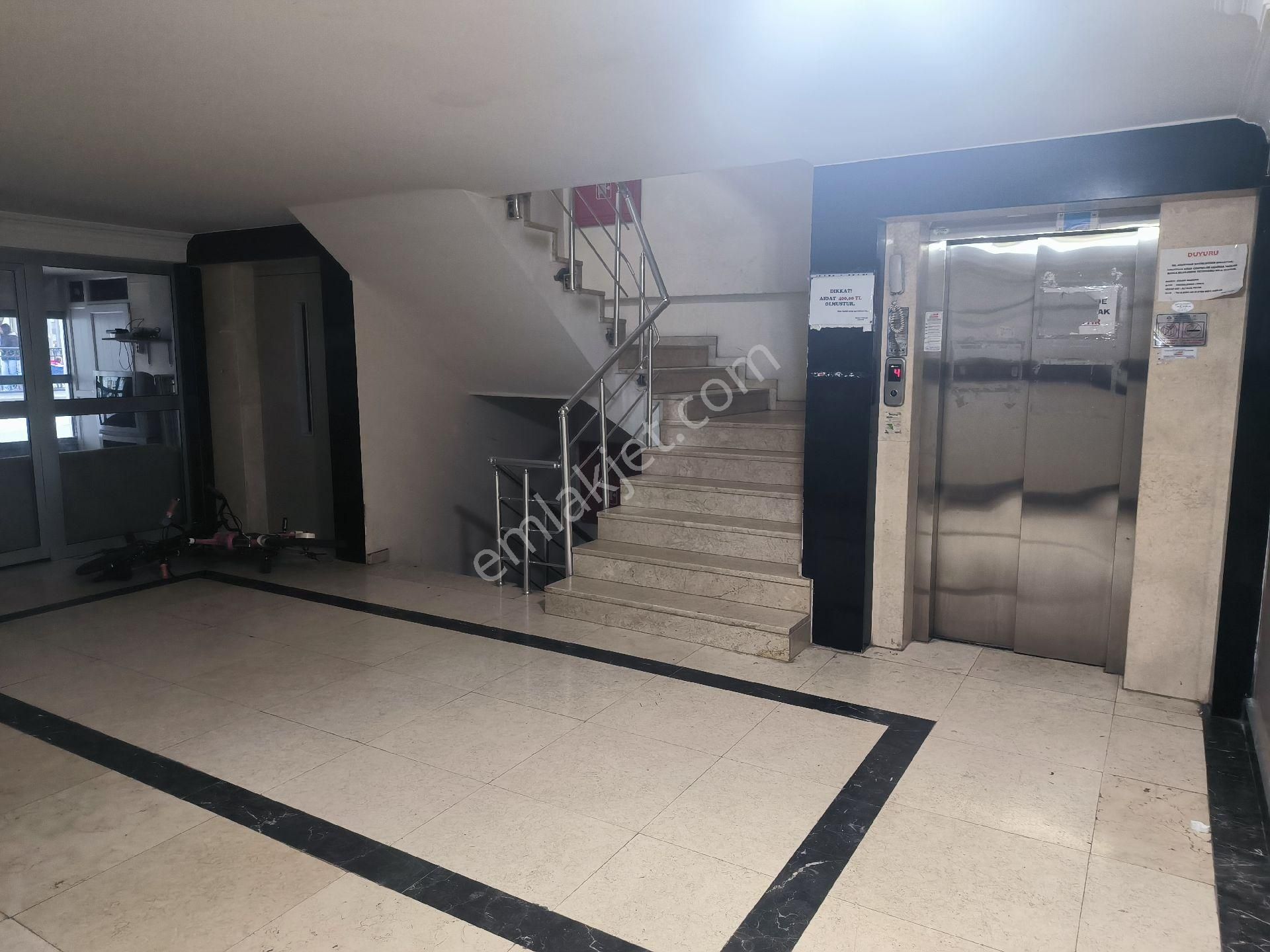 Dikkaldırım'da Ana Cadde Üzeri Kiralık 1+1 (90m2 ) Daire - Görsel 3