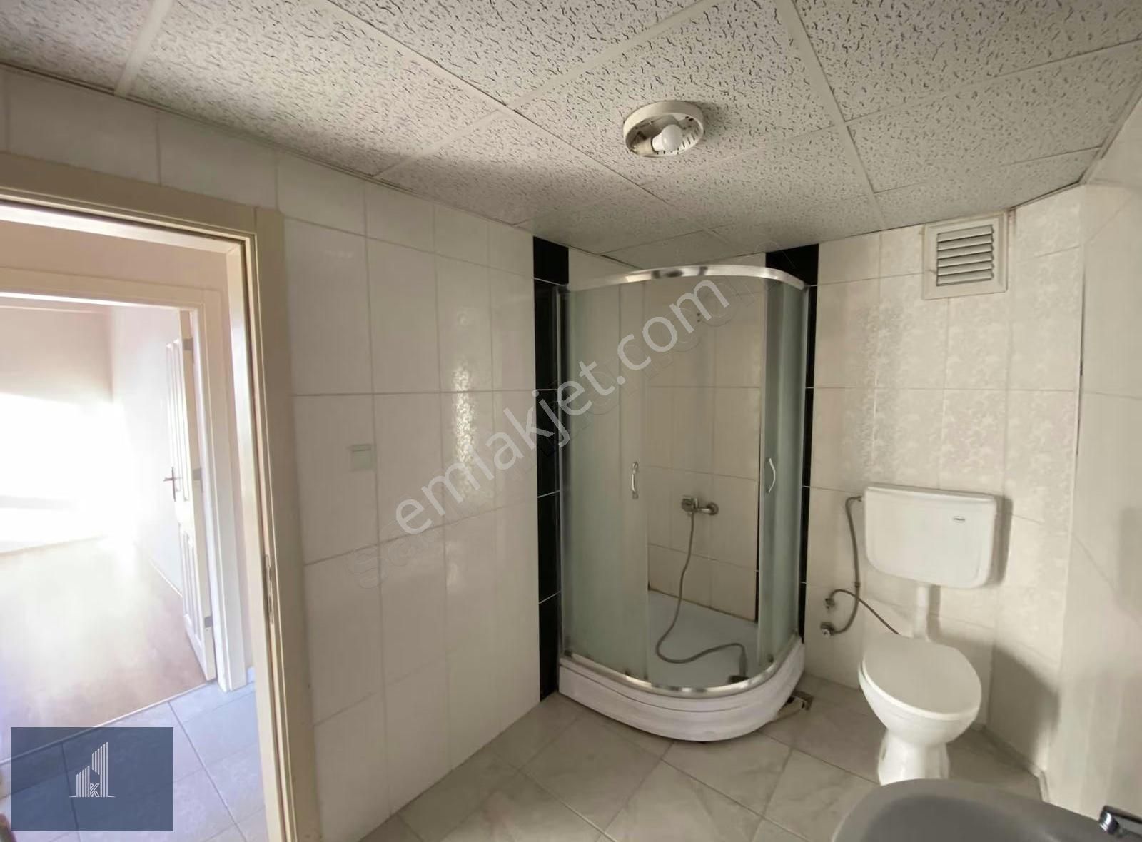 Kadir Dikici'den Emirgazi Mahallesinde Kiralık Geniş 3+1 Daire - Görsel 18