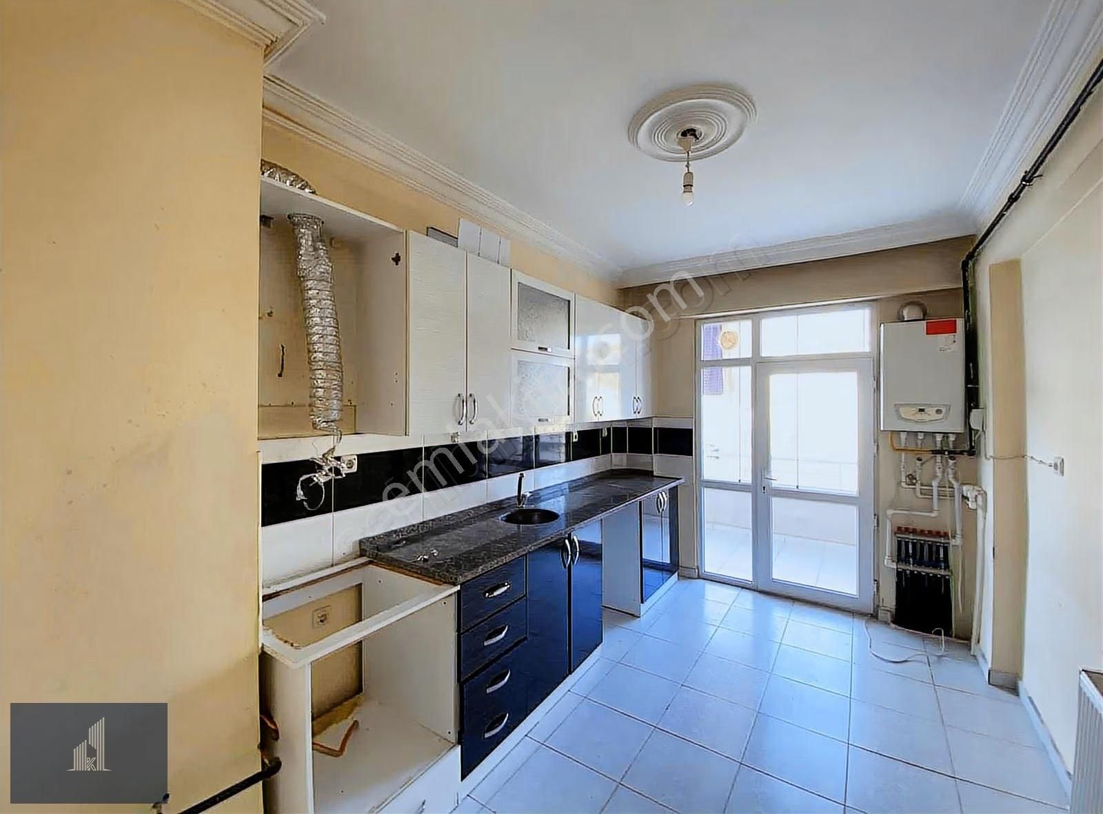 Kadir Dikici'den Emirgazi Mahallesinde Kiralık Geniş 3+1 Daire - Görsel 20