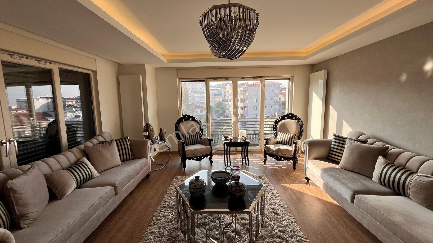 Elfi'den Begonvil Park Evlerinde Satılık 5+1 380 M2 Dubleks Daire