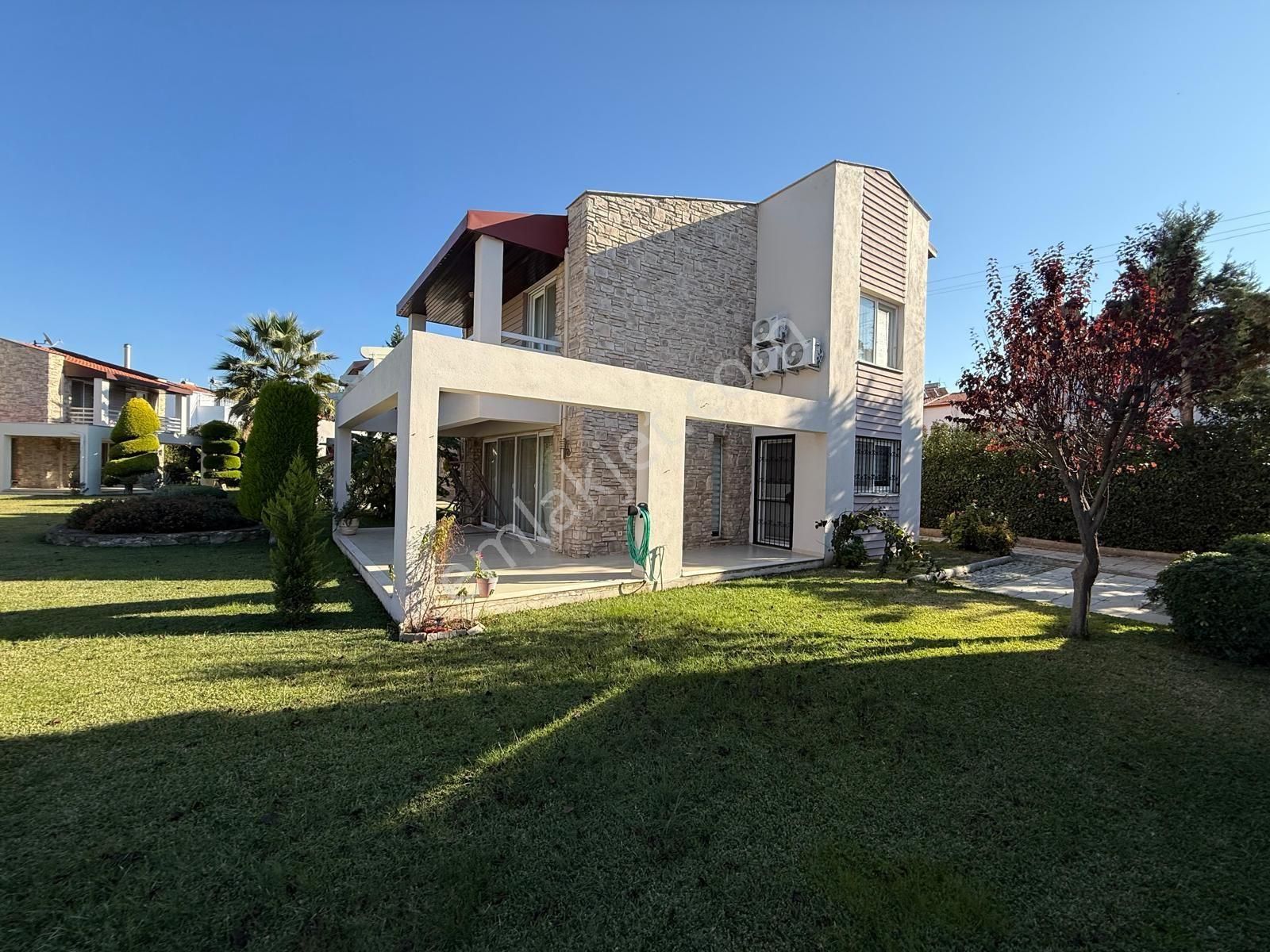 Kusadası Sevgi Plajinda Satilik 3+1müstakil Villa