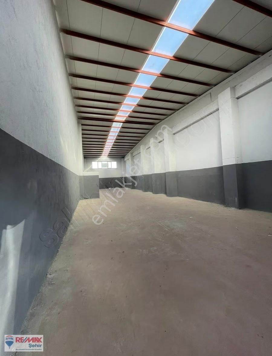 Yalova Remax Şehirden Çiftlikköy Sanayi Sitesinde Kiralık Dükkan - Görsel 2
