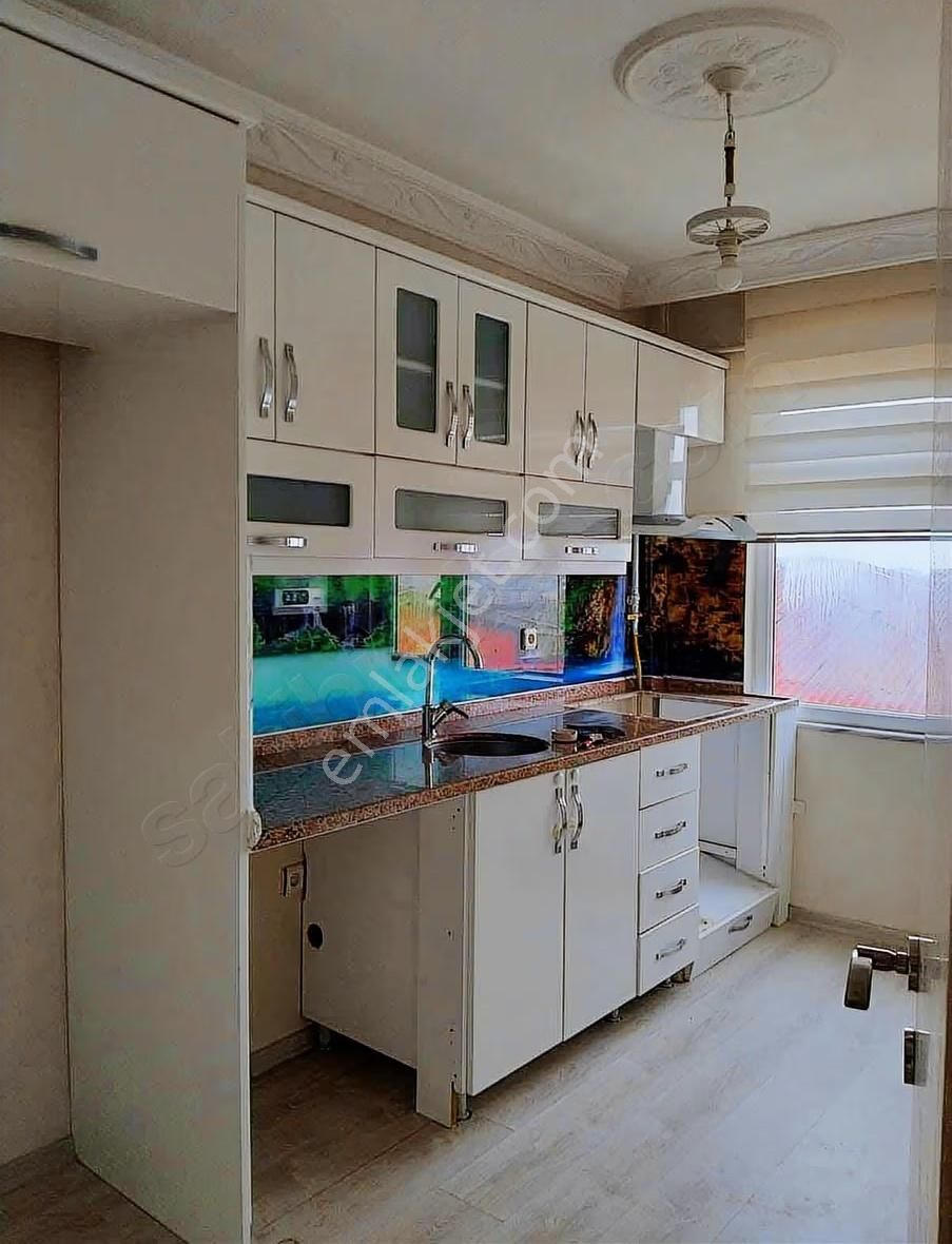 Ana Caddeye Yakın 3+1