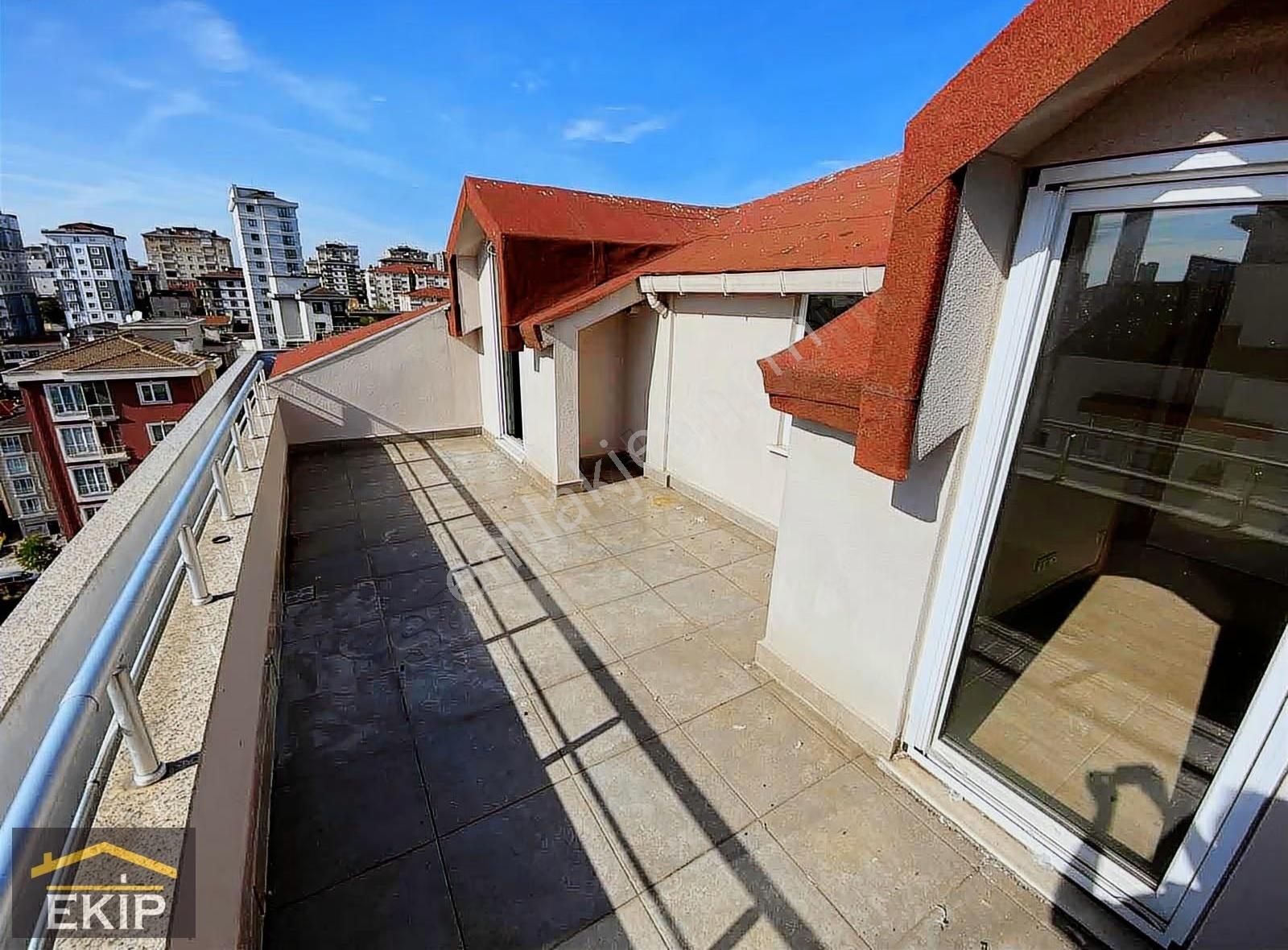 Ekip'den Ana Cadde Üzerinde İskanlı Kapalı Otoparklı 185 M2 4+1 - Görsel 13