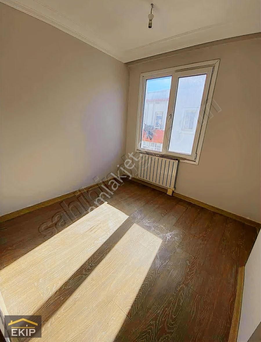 Ekip'den Ana Cadde Üzerinde İskanlı Kapalı Otoparklı 185 M2 4+1 - Görsel 28