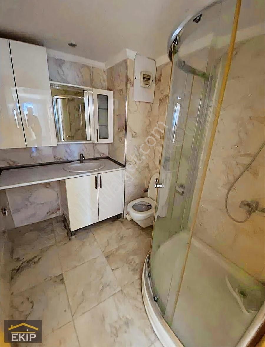 Ekip'den Ana Cadde Üzerinde İskanlı Kapalı Otoparklı 185 M2 4+1 - Görsel 16