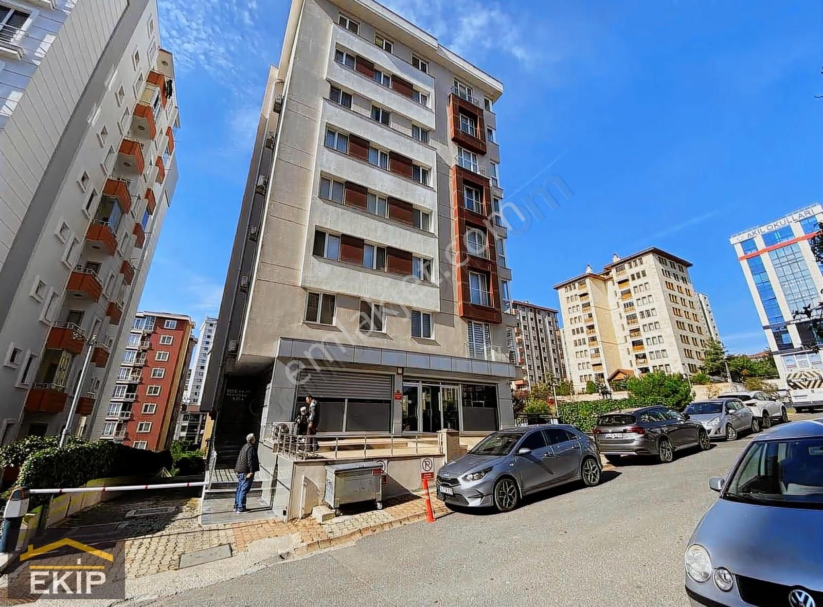 Ekip'den Ana Cadde Üzerinde İskanlı Kapalı Otoparklı 185 M2 4+1 - Görsel 26