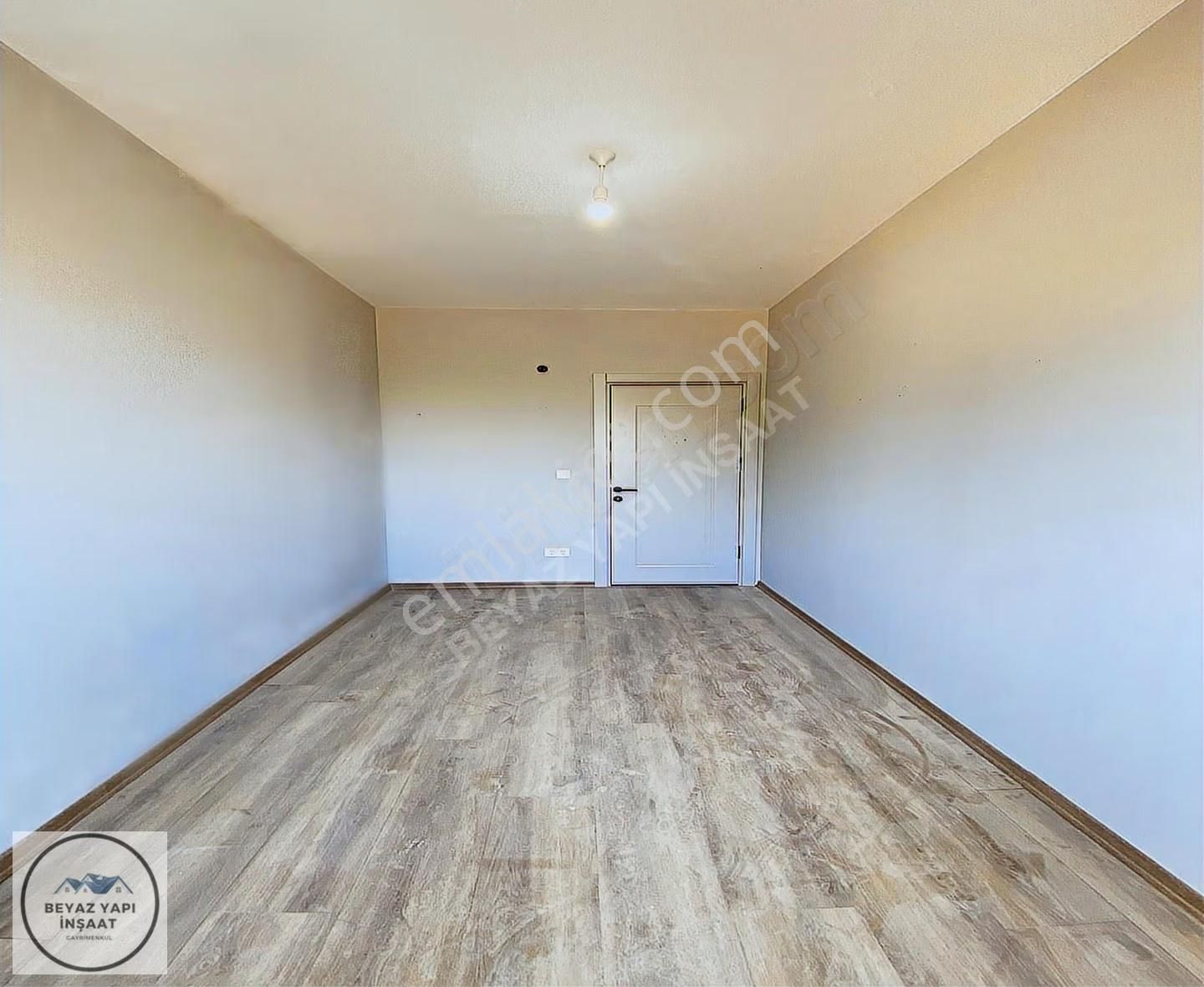 Beyaz Yapıdan Site İçerisin'de Açık/kapalı Otoparklı 3+1 Ara Kat - Görsel 8