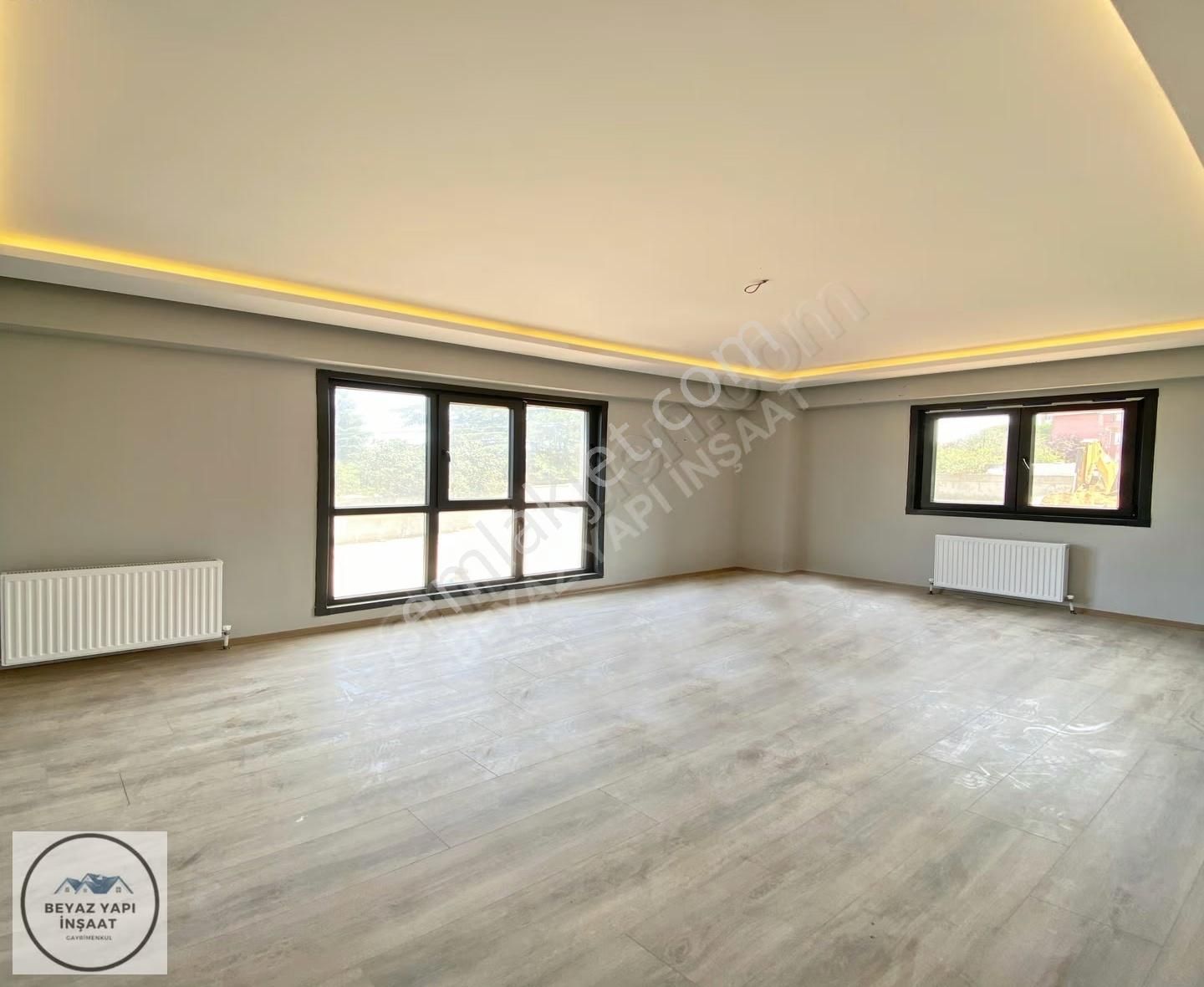 Beyaz Yapıdan Site İçerisin'de Açık/kapalı Otoparklı 3+1 Ara Kat