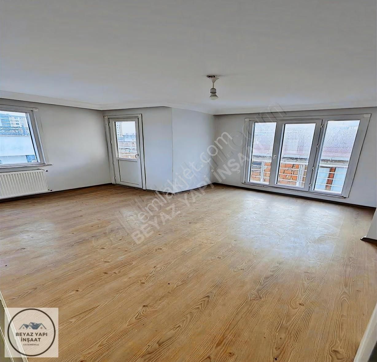 Beyaz Yapıdan Aile Yaşamına Uygun Geniş Terasıyla 3+1 Üst Dublex - Görsel 4