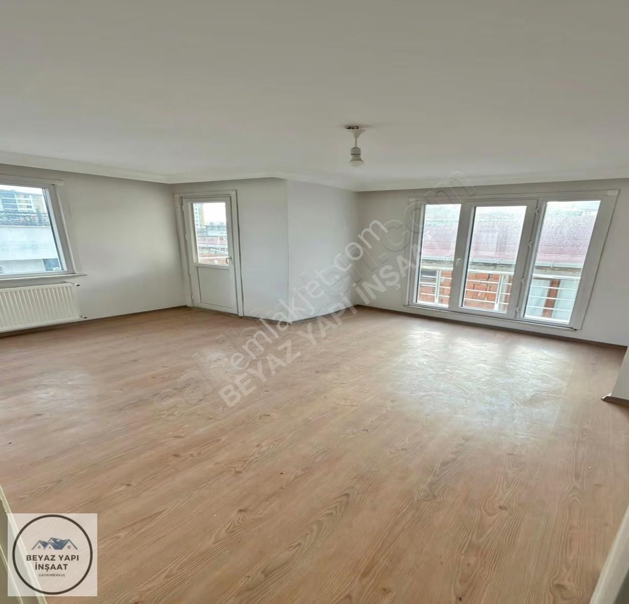 Beyaz Yapıdan Aile Yaşamına Uygun Geniş Terasıyla 3+1 Üst Dublex - Görsel 6