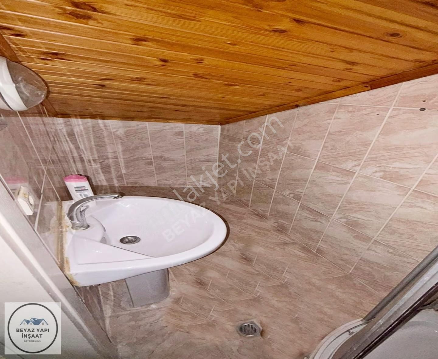 Beyaz Yapıdan Aile Yaşamına Uygun Geniş Terasıyla 3+1 Üst Dublex - Görsel 8