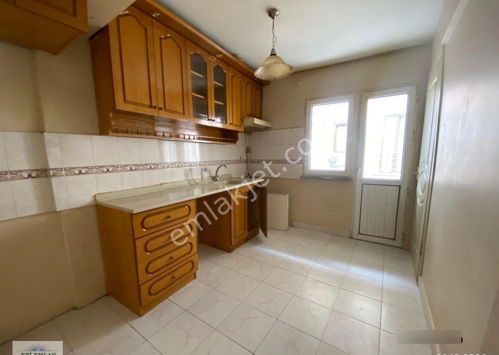 Eti'den Ortaköy'de Geniş 1+1 75m2 Kombili, Çift Cepheli Balkonlu 3. Kat Ferah Daire - Görsel 2