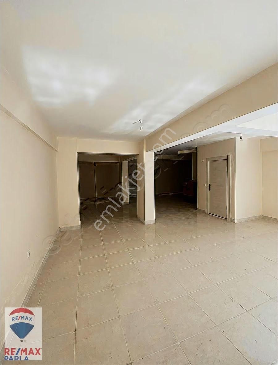 Kavakta 200 Mt2 Net 100 Mt2 Depolu Lüks Dükkan - Görsel 2