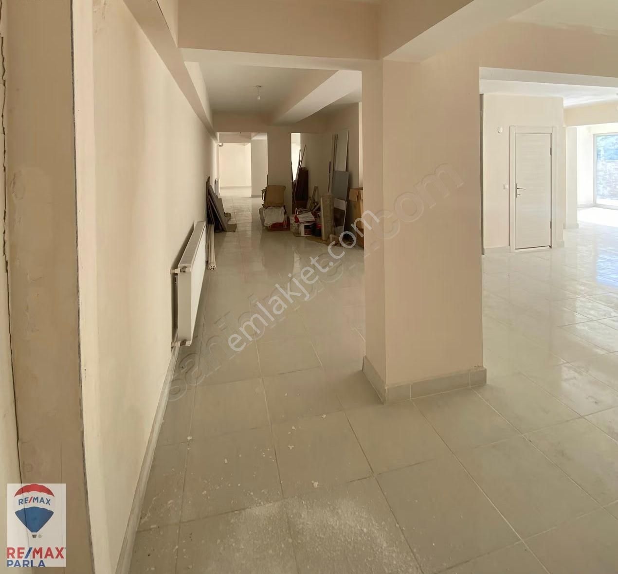 Kavakta 200 Mt2 Net 100 Mt2 Depolu Lüks Dükkan - Görsel 6