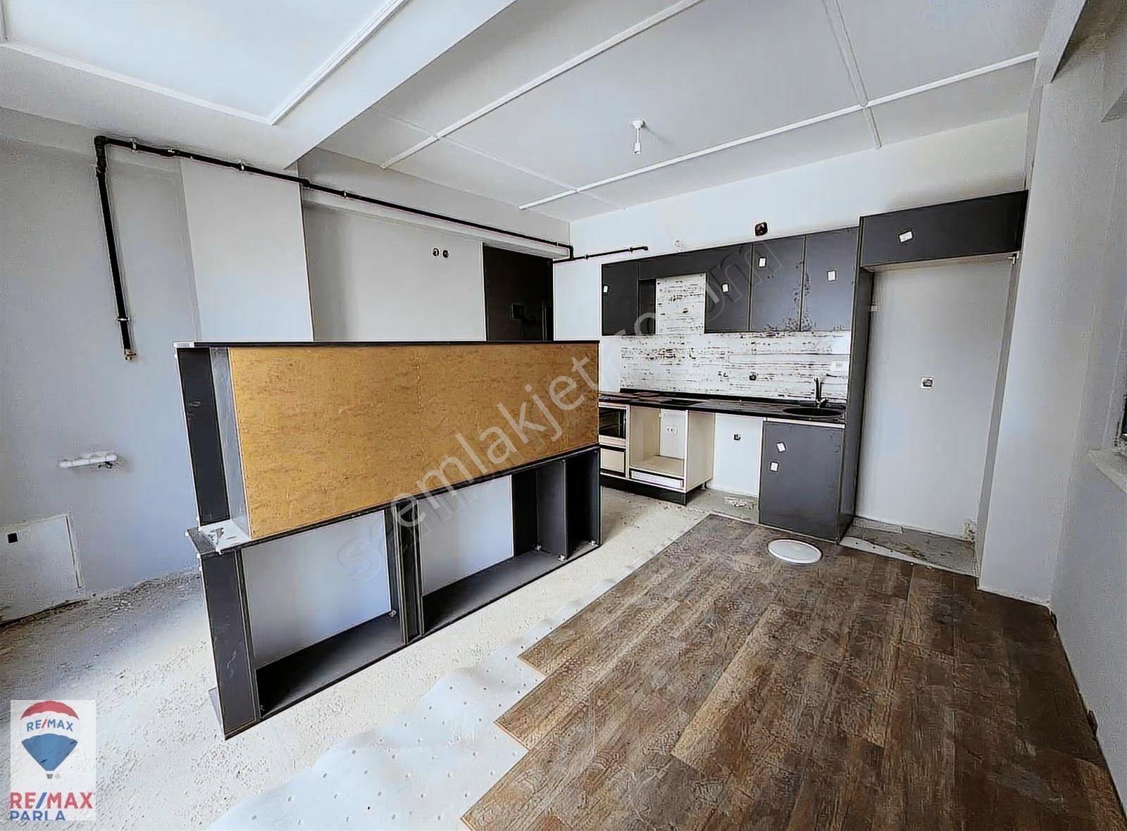 Her Türlü Ödeme Kolaylığı! Gülpark 5 Evlerinde Satılık 1+1 Daire - Görsel 4