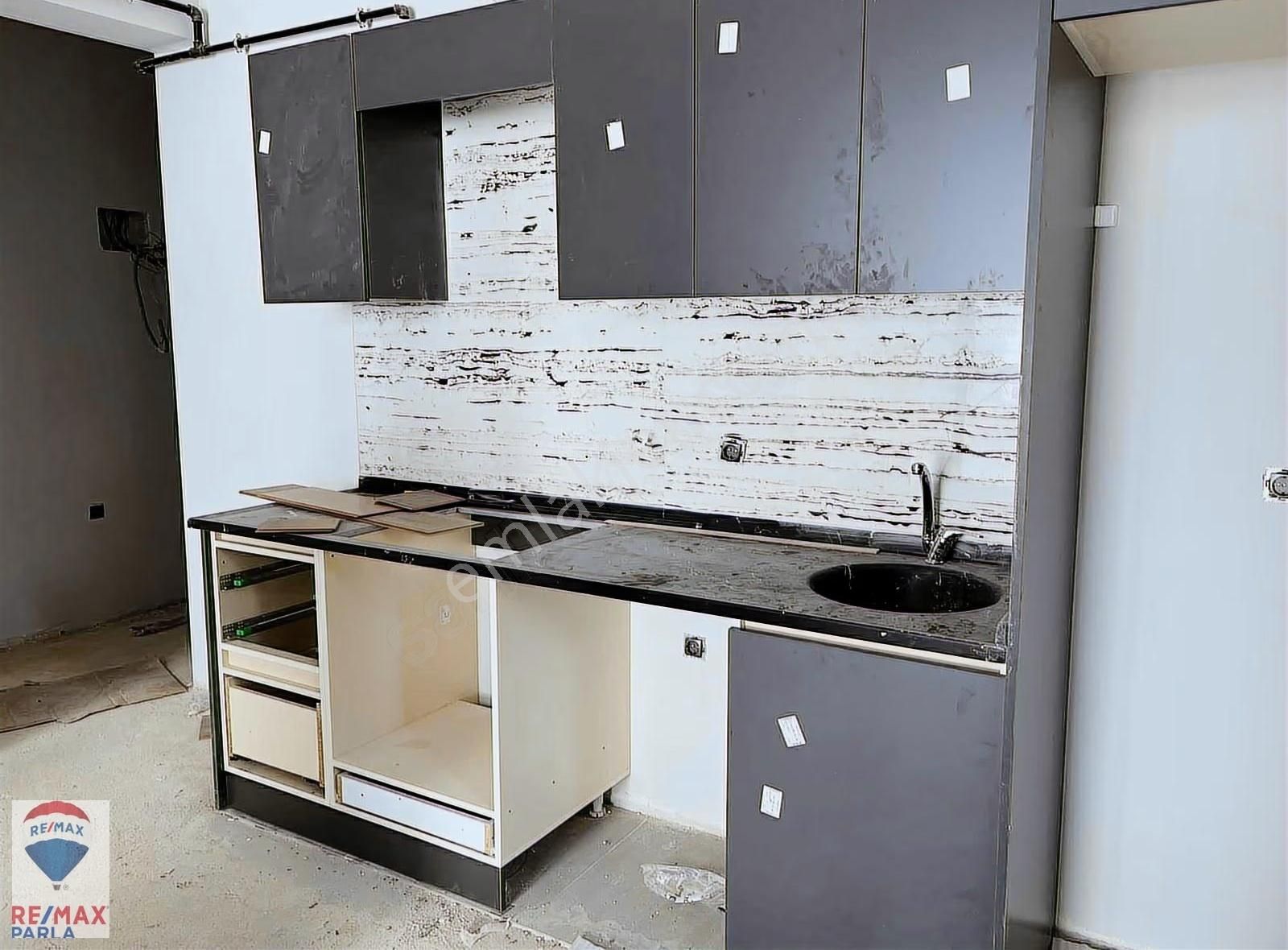 Her Türlü Ödeme Kolaylığı! Gülpark 5 Evlerinde Satılık 1+1 Daire - Görsel 9