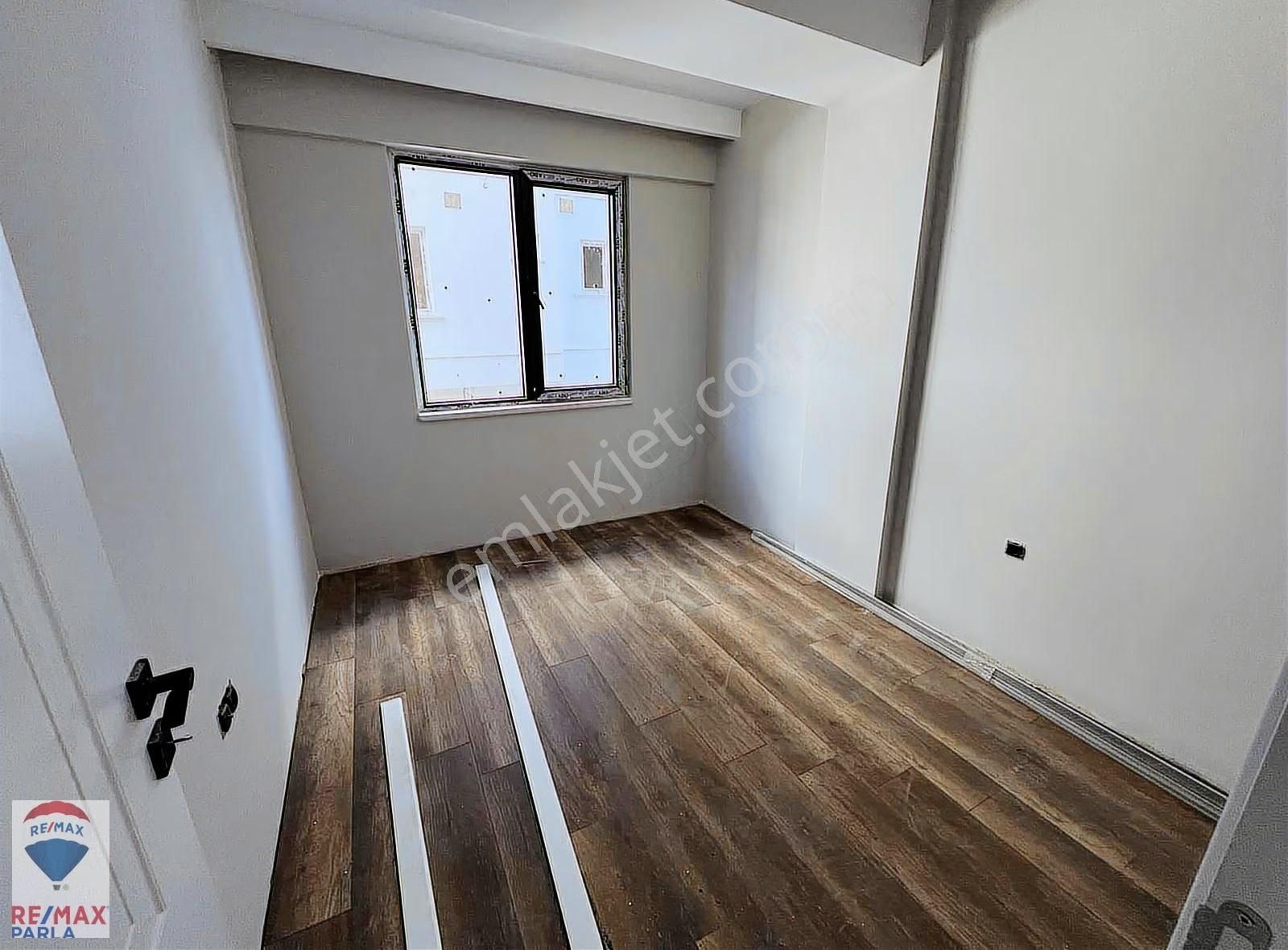 Her Türlü Ödeme Kolaylığı! Gülpark 5 Evlerinde Satılık 1+1 Daire - Görsel 2