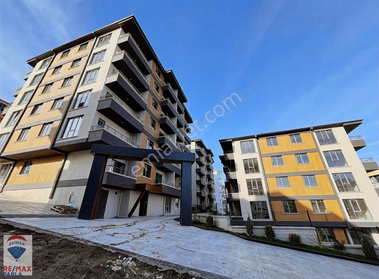 Her Türlü Ödeme Kolaylığı! Gülpark 5 Evlerinde Satılık 1+1 Daire - Görsel 7