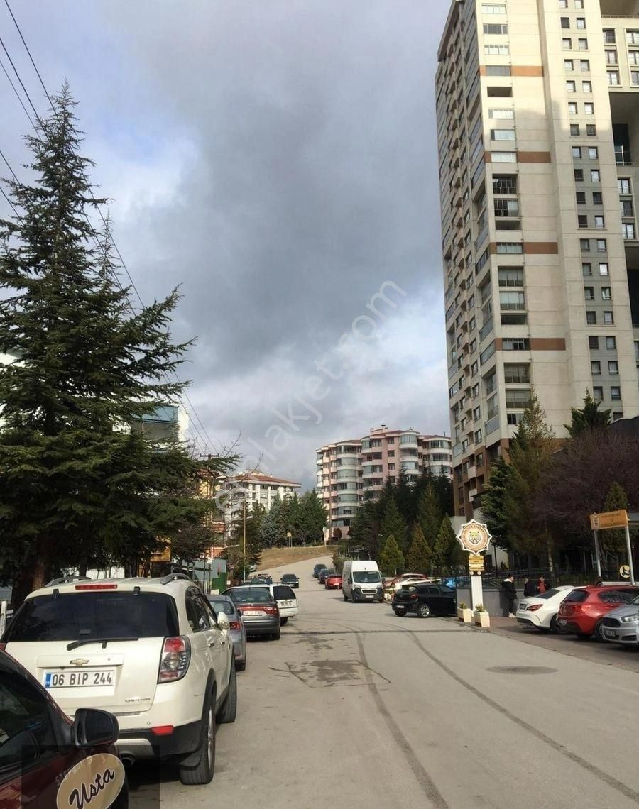 Merkezi Konumda Mobilyalı Ara Katta 3+1 Kiralık Daire - Görsel 22