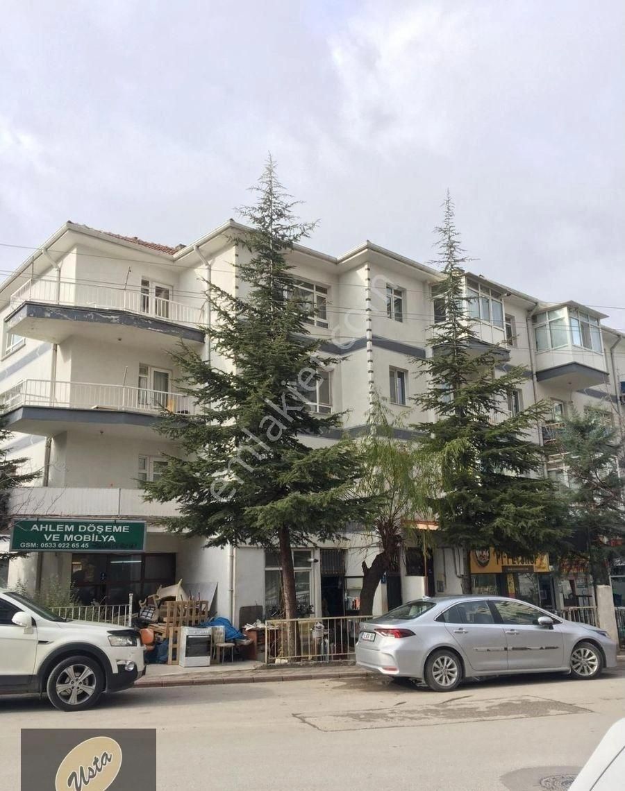 Merkezi Konumda Mobilyalı Ara Katta 3+1 Kiralık Daire - Görsel 10