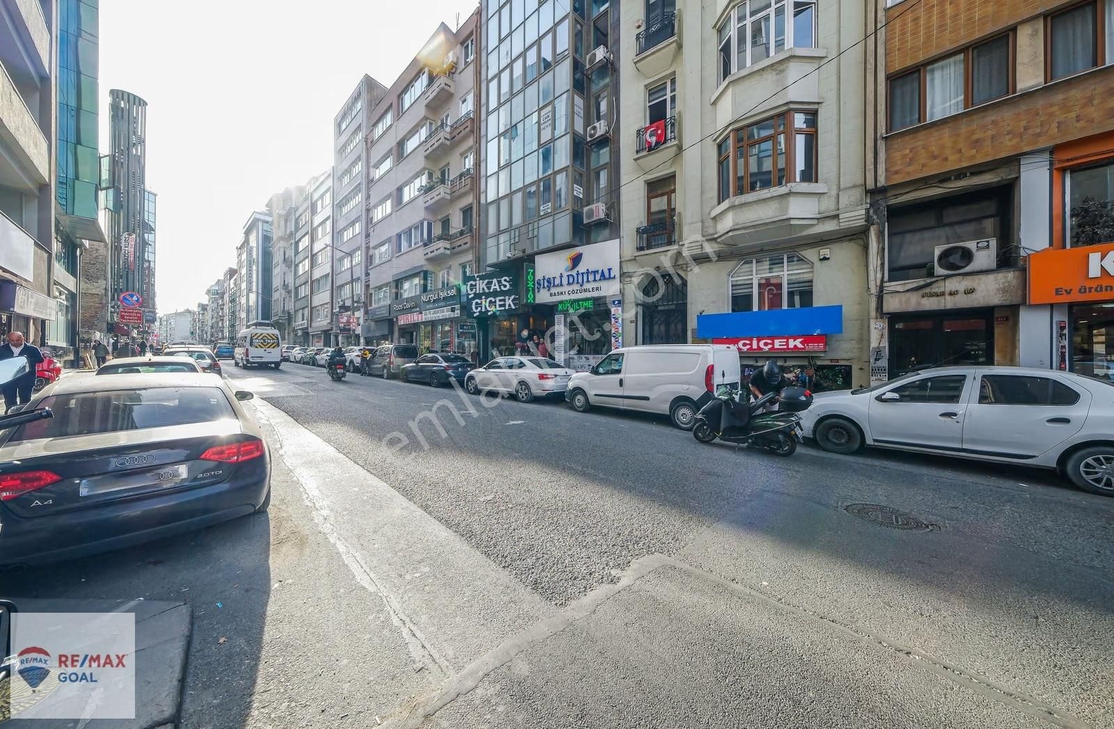 Remax Şirvan'dan Şişli'de Ana Cadde Üzerinde Satılık 3+1 Daire - Görsel 2