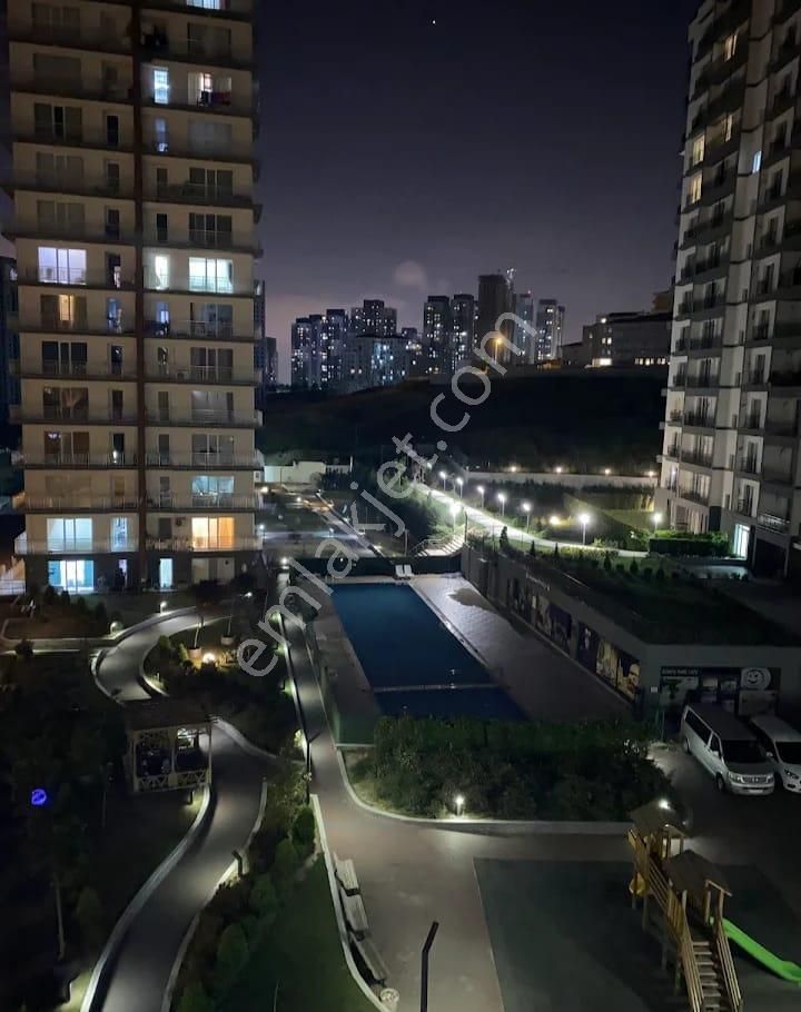 Metrobüsün Dibinde Acil Satılık Site İçerisinde 2+1