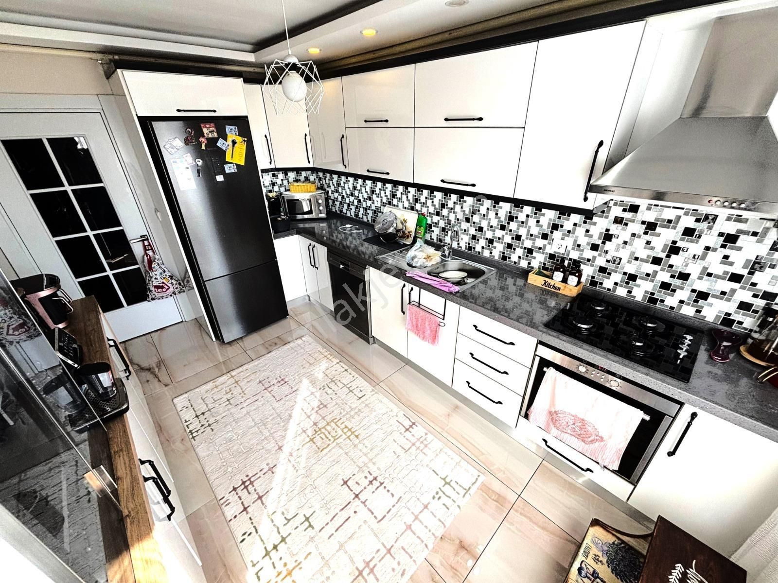 Akçay'da Doktorlar Sitesi Mevkinde 3+1 Ayrı Mutfak Asansörlü Satılık Daire - Görsel 20