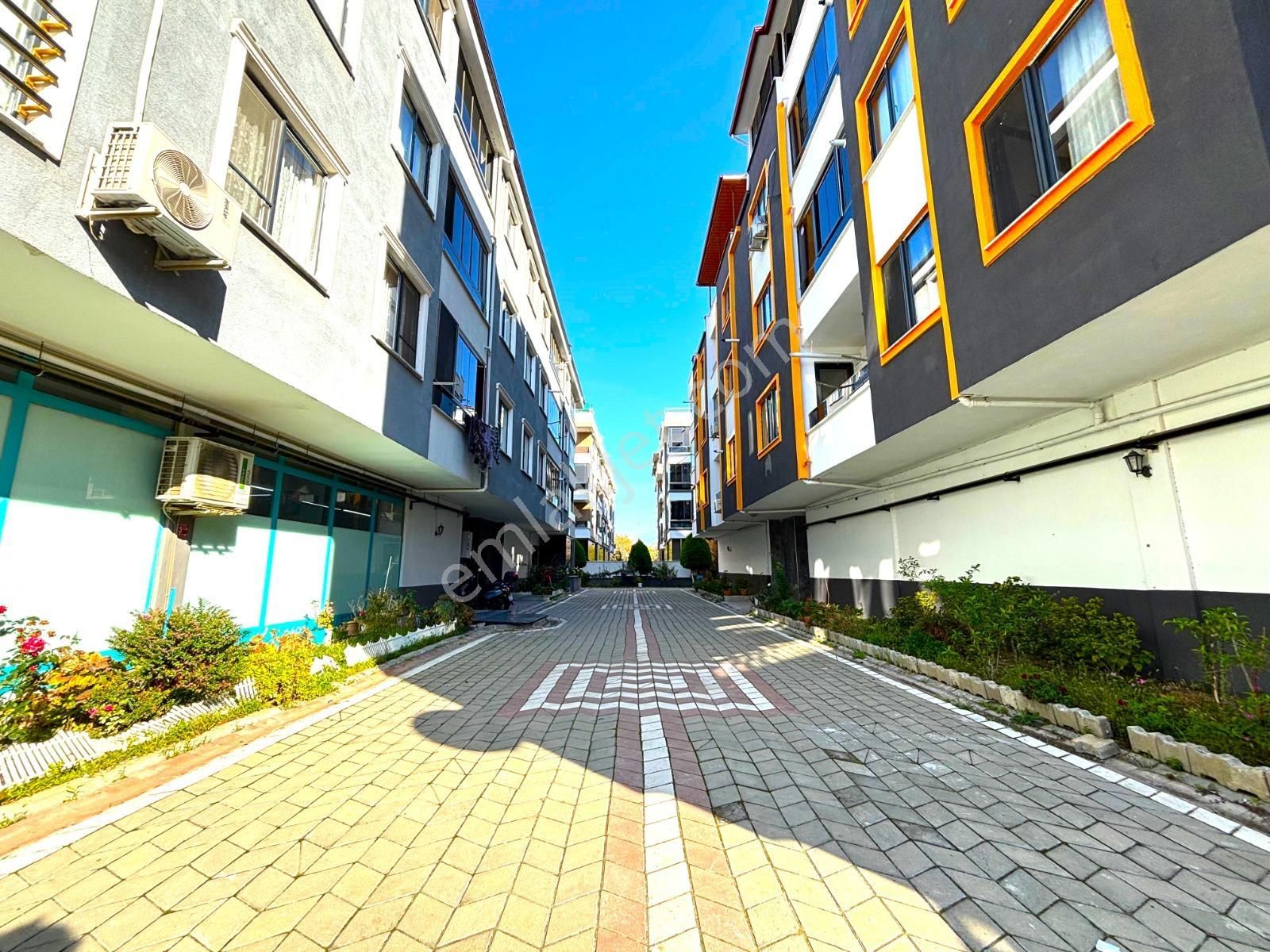 Akçay'da Doktorlar Sitesi Mevkinde 3+1 Ayrı Mutfak Asansörlü Satılık Daire - Görsel 31