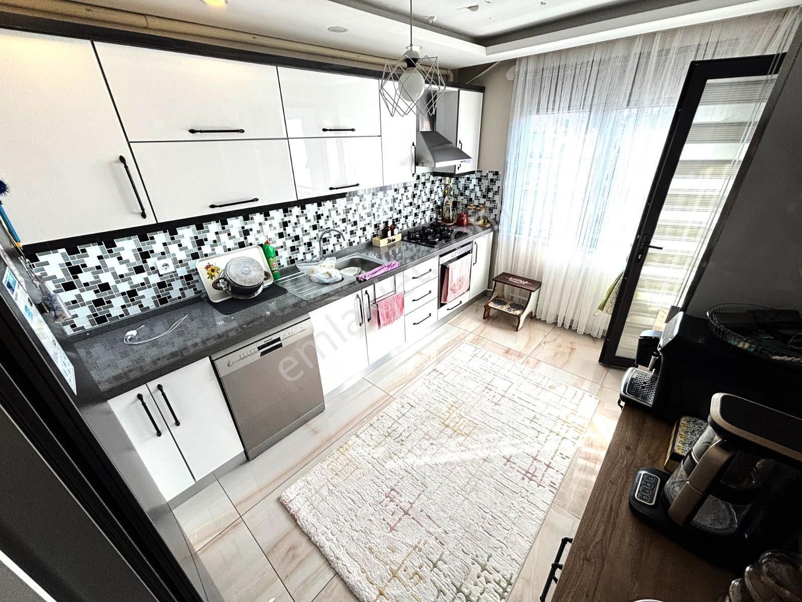 Akçay'da Doktorlar Sitesi Mevkinde 3+1 Ayrı Mutfak Asansörlü Satılık Daire - Görsel 21