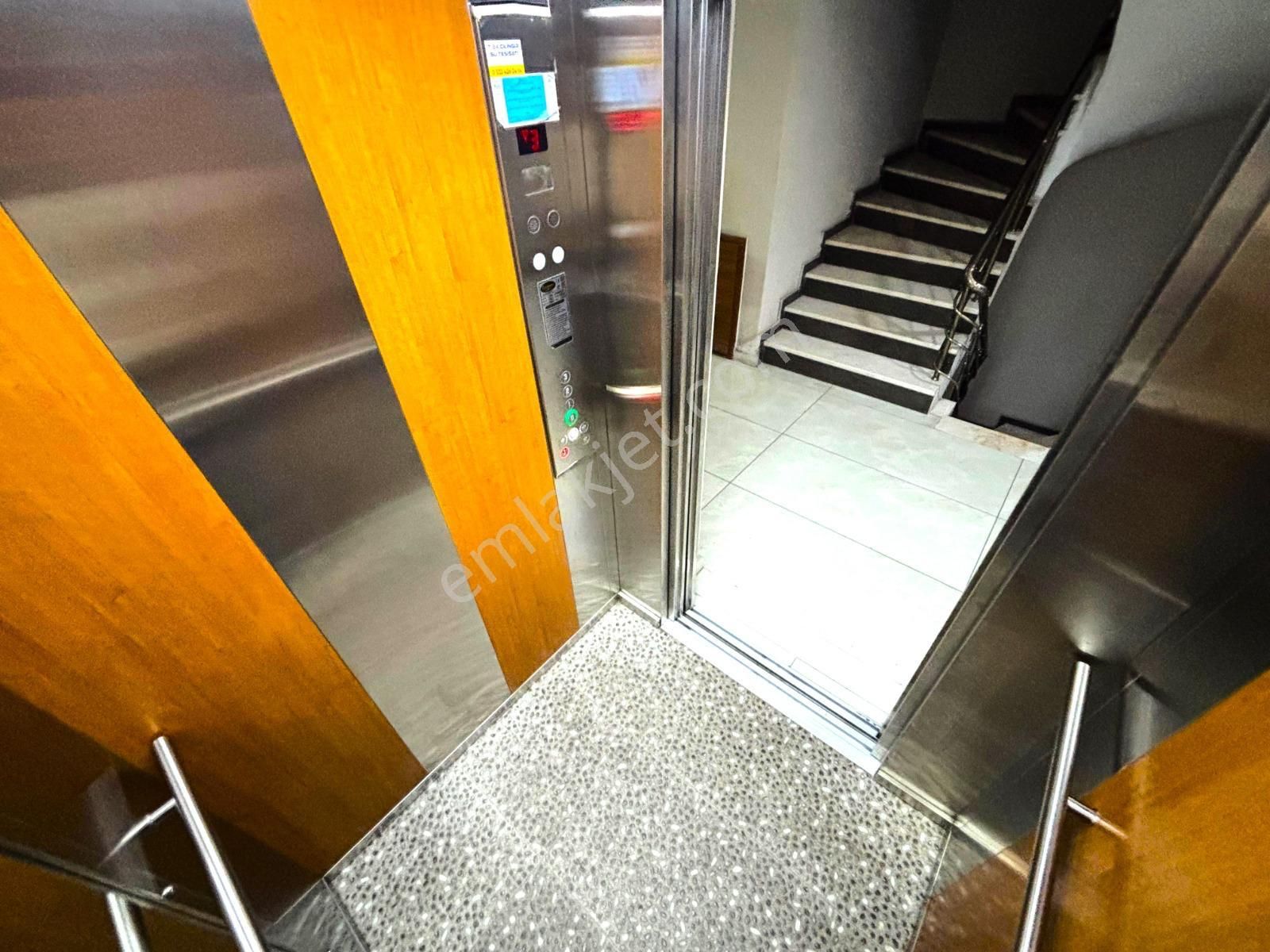 Akçay'da Doktorlar Sitesi Mevkinde 3+1 Ayrı Mutfak Asansörlü Satılık Daire - Görsel 26