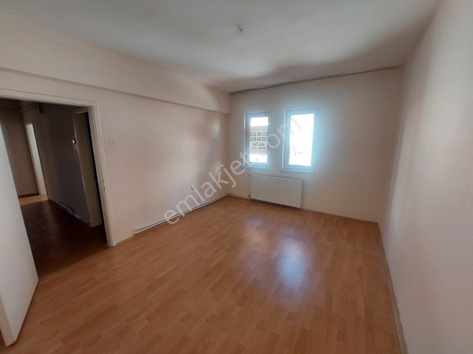 Sahibinden Şeftali Sok. Köşe Konumda 3 Katlı Bir Apartmanın 2 Nci Katı - Görsel 10