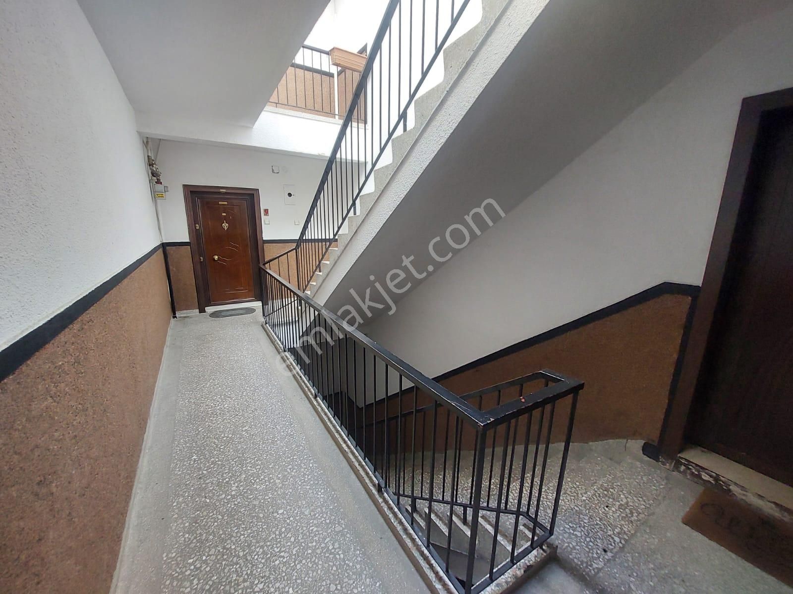 Sahibinden Şeftali Sok. Köşe Konumda 3 Katlı Bir Apartmanın 2 Nci Katı - Görsel 17