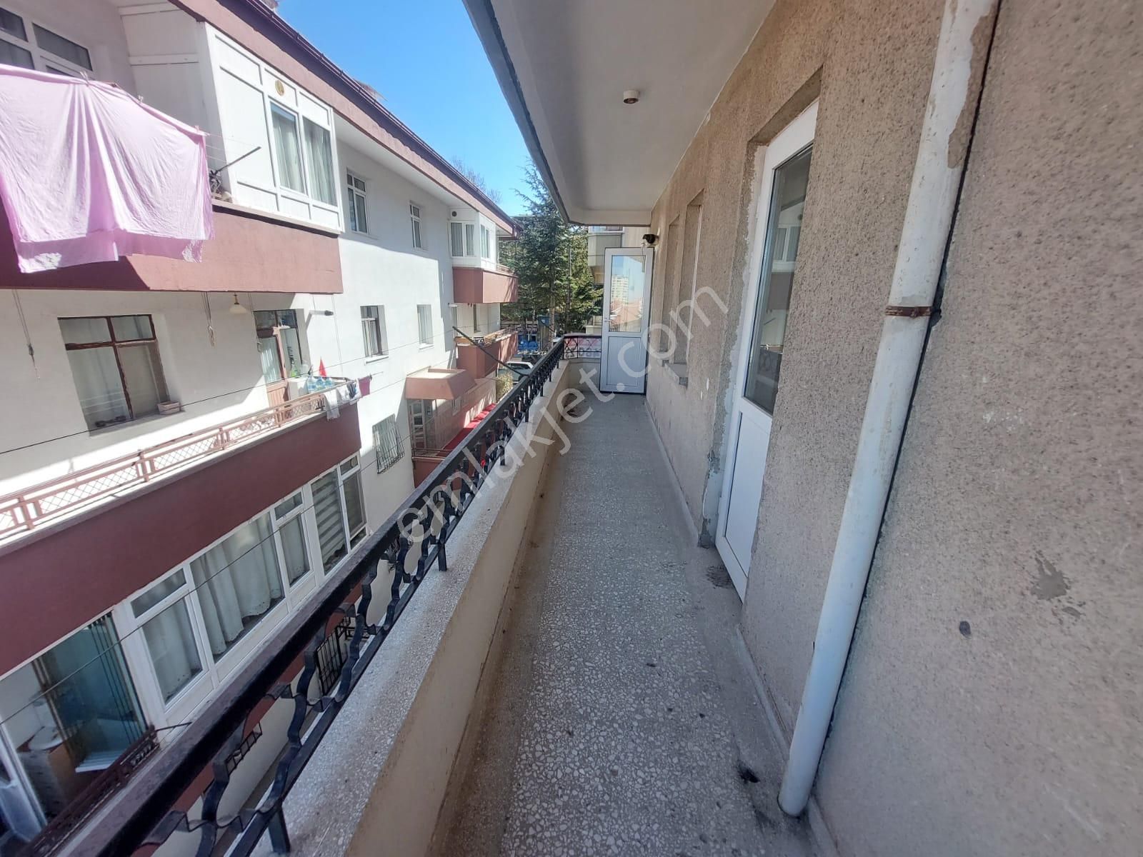 Sahibinden Şeftali Sok. Köşe Konumda 3 Katlı Bir Apartmanın 2 Nci Katı - Görsel 18