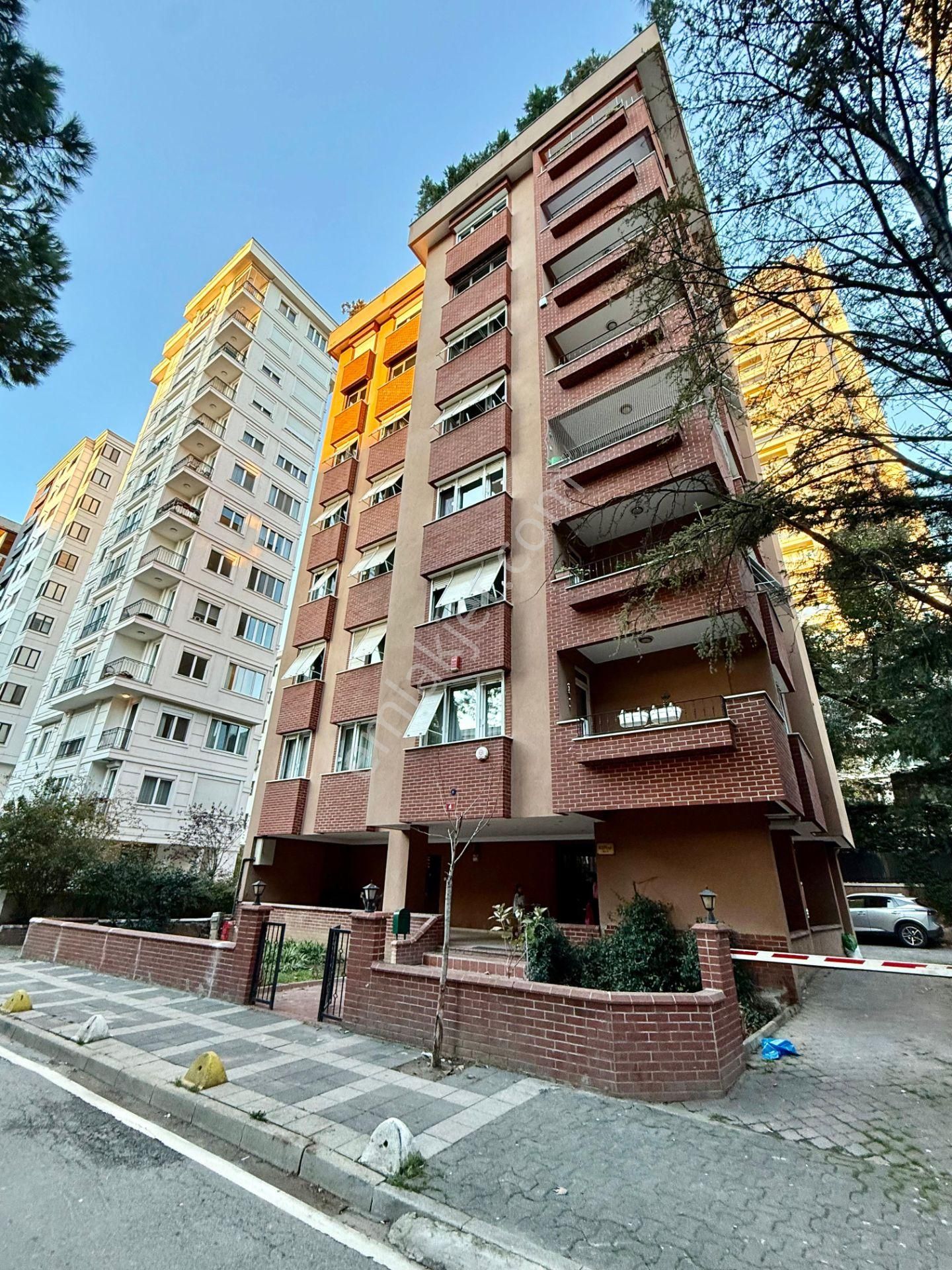 Konut Ve Ticari'den Göztepe'de İçi Yenilenmiş Net 145 M2 Satılık 4+1 Daire - Görsel 8