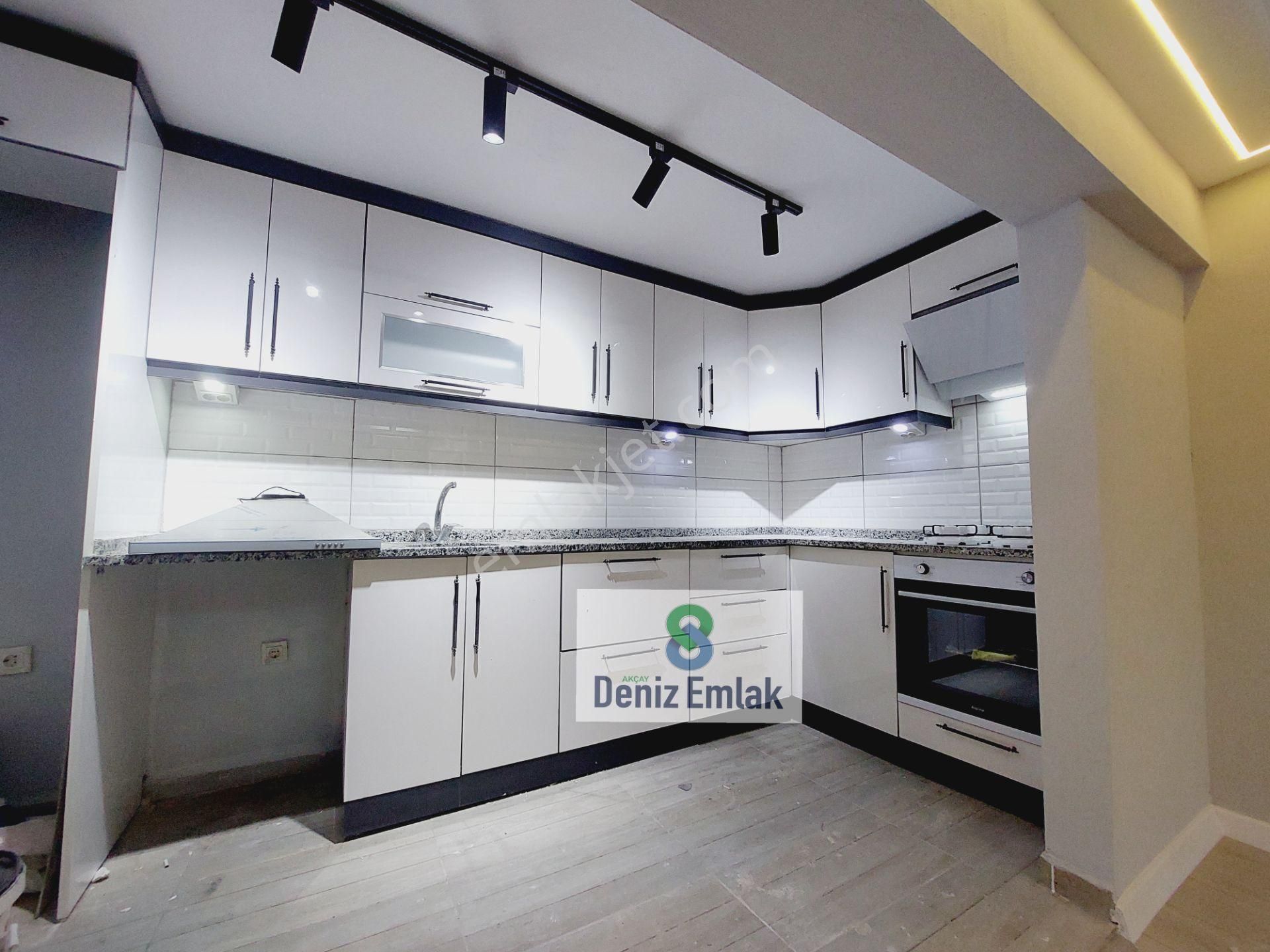 Denizden Akçayda Denize 100 M Masrafsız Satılık 2+1 Daire.