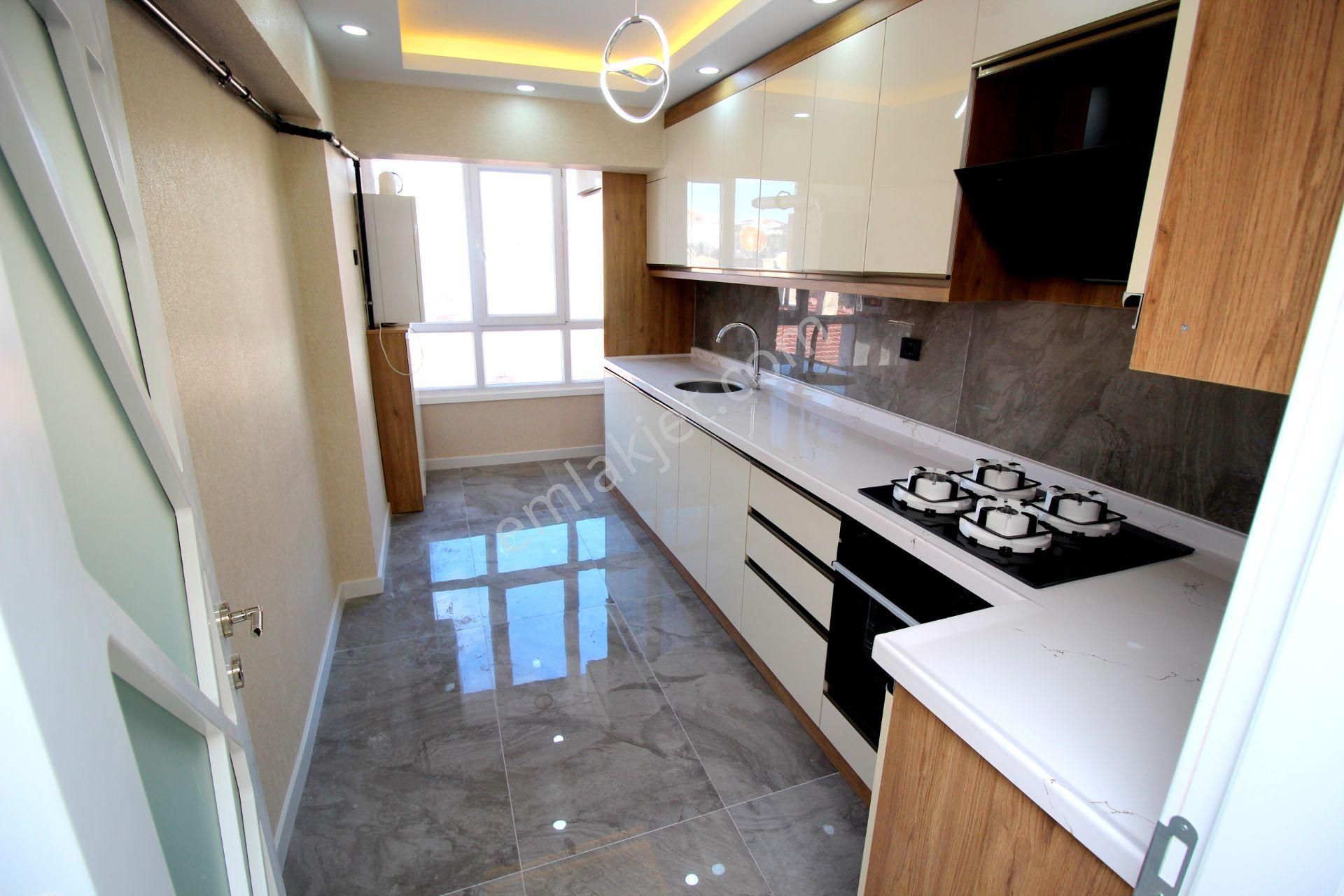 Emre Emlaktan Süvari Mahallesinde Full+full Yapılı Masrafsız **boş** Satılık 3+1 Daire - Görsel 3